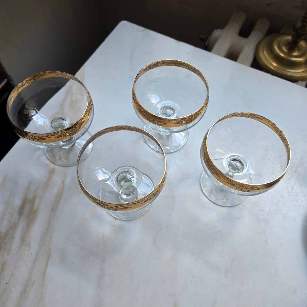 4er-Set Vintage Sektschalen – Edler Golddekor & Filigranes Muster – Perfekt für Champagner & Cocktails