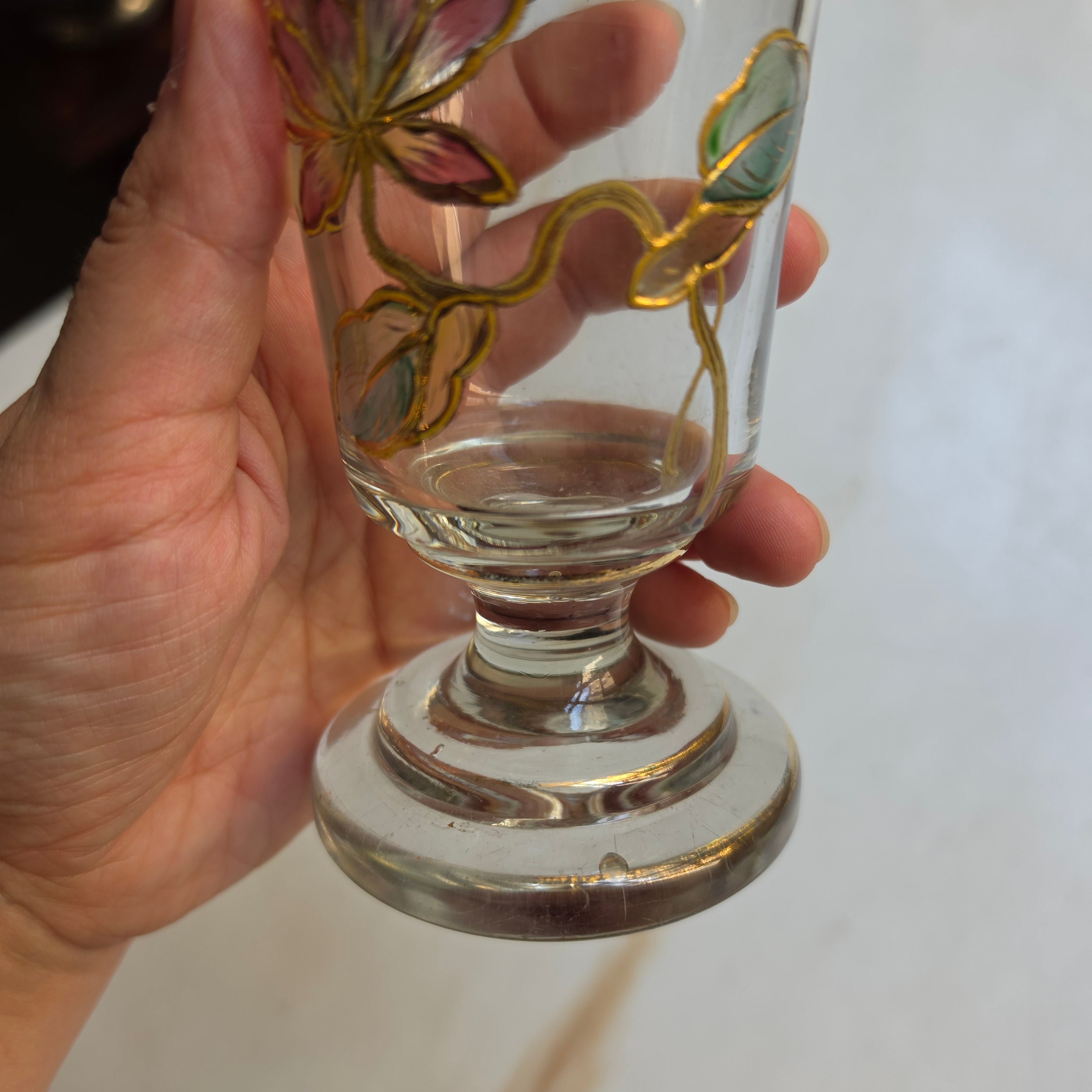 Antikes Jugendstil Likörglas / Schnapsglas – Handgemalt mit Emaille-Dekor & Goldstaffage - um 1900