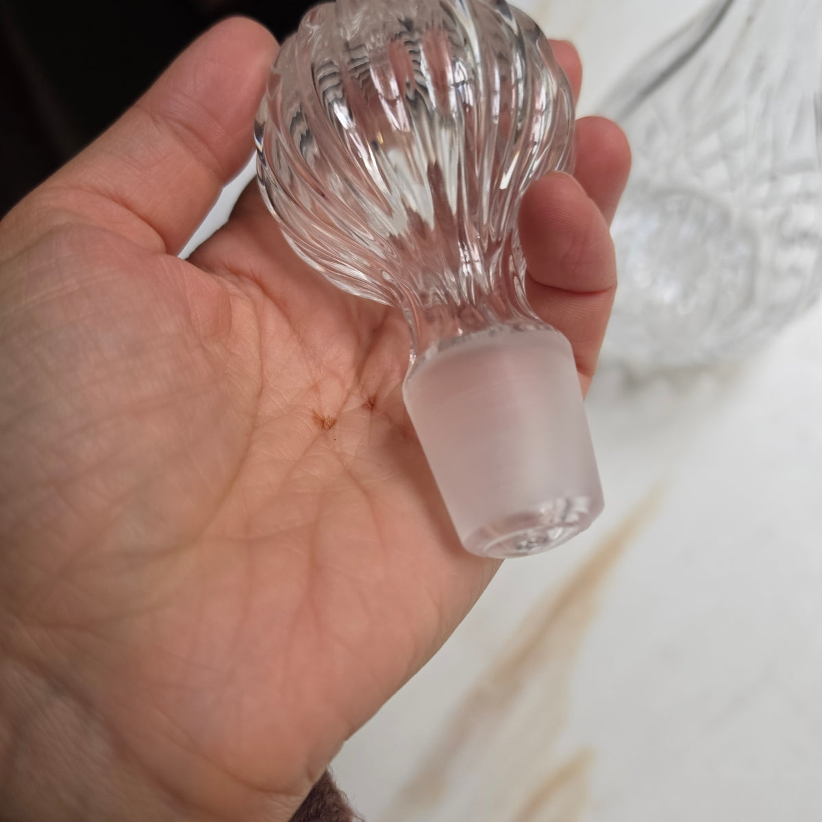 Edle Kristall-Karaffe mit Schliff & Kugelstopfen – Elegante Dekantierflasche für Whiskey, Likör & Wein