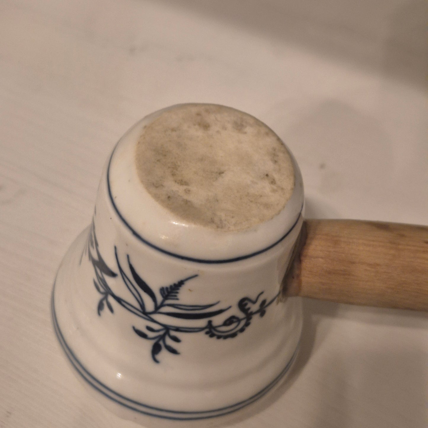 Antiker Fleischhammer Porzellan Holzgriff Blau Weiß Zwiebelmuster Küchendeko