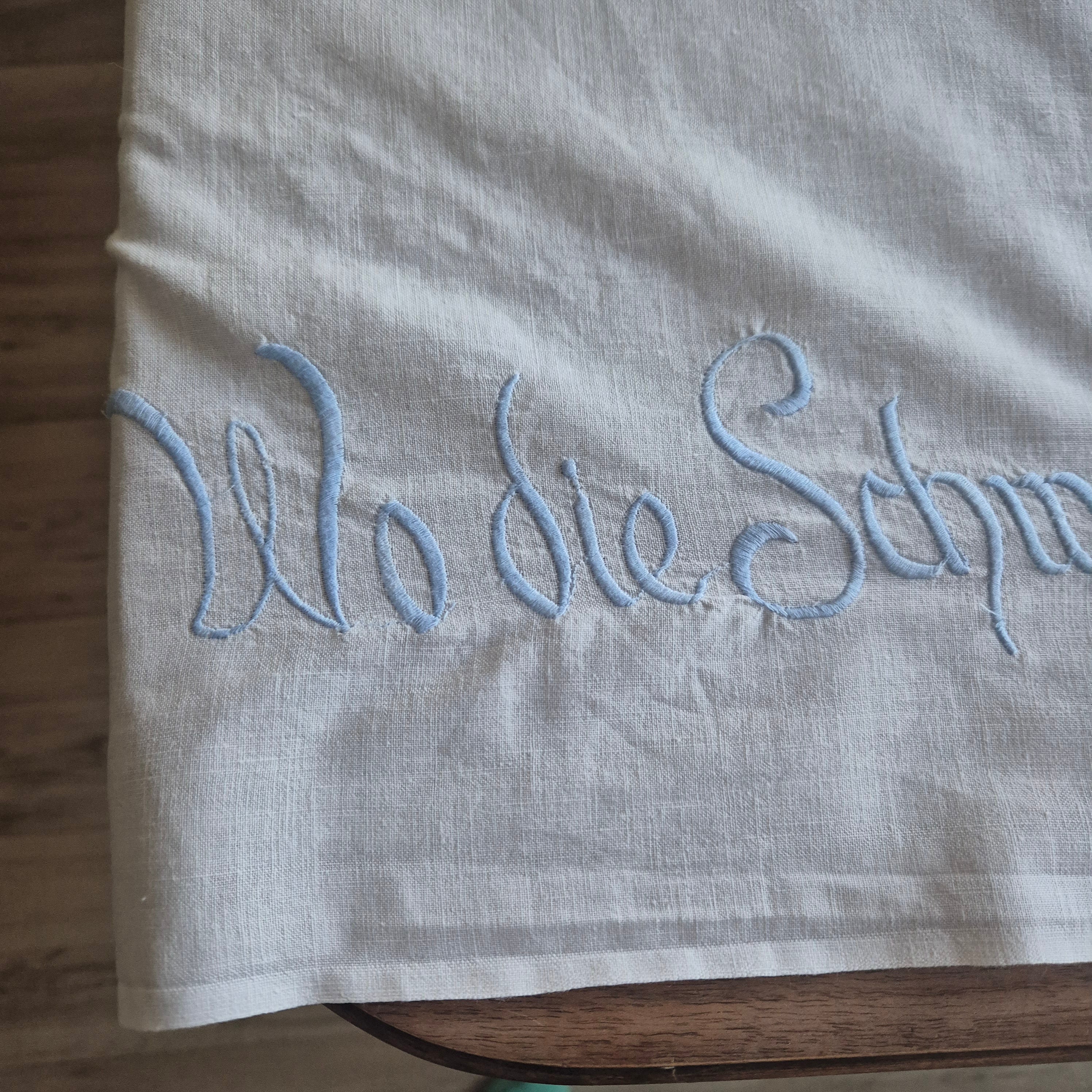 Großes Baumwolltuch mit Spruch "Wo die Schwalben nisten, da wohnt das Glück!" 140x210cm