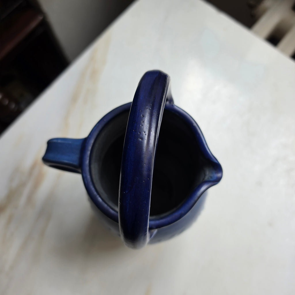Antike wunderschöne blaue Vase mit Henkel Krug Handbemalt Blumen