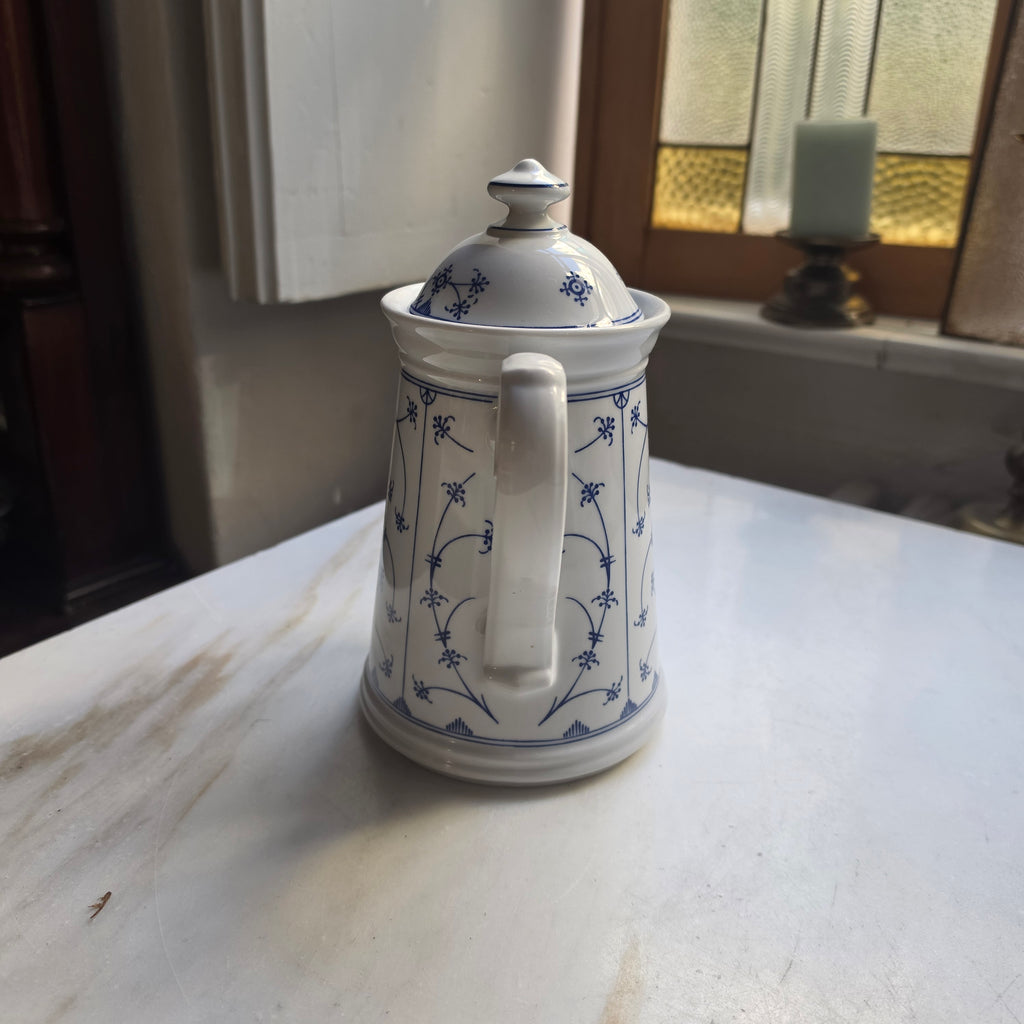 Klassische Porzellan-Kaffeekanne - Teekanne mit Zwiebelmuster Form Marienbad