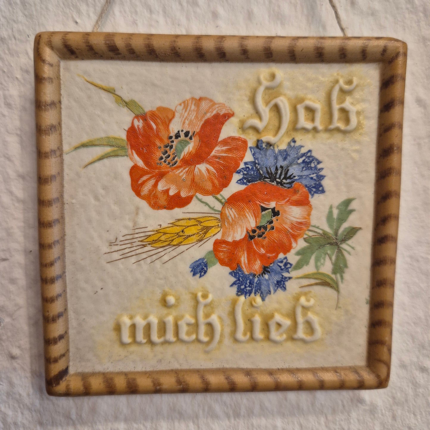 Antikes kleines Kachelbild handgemalt mit Spruch "Hab mich lieb" Mohnblume