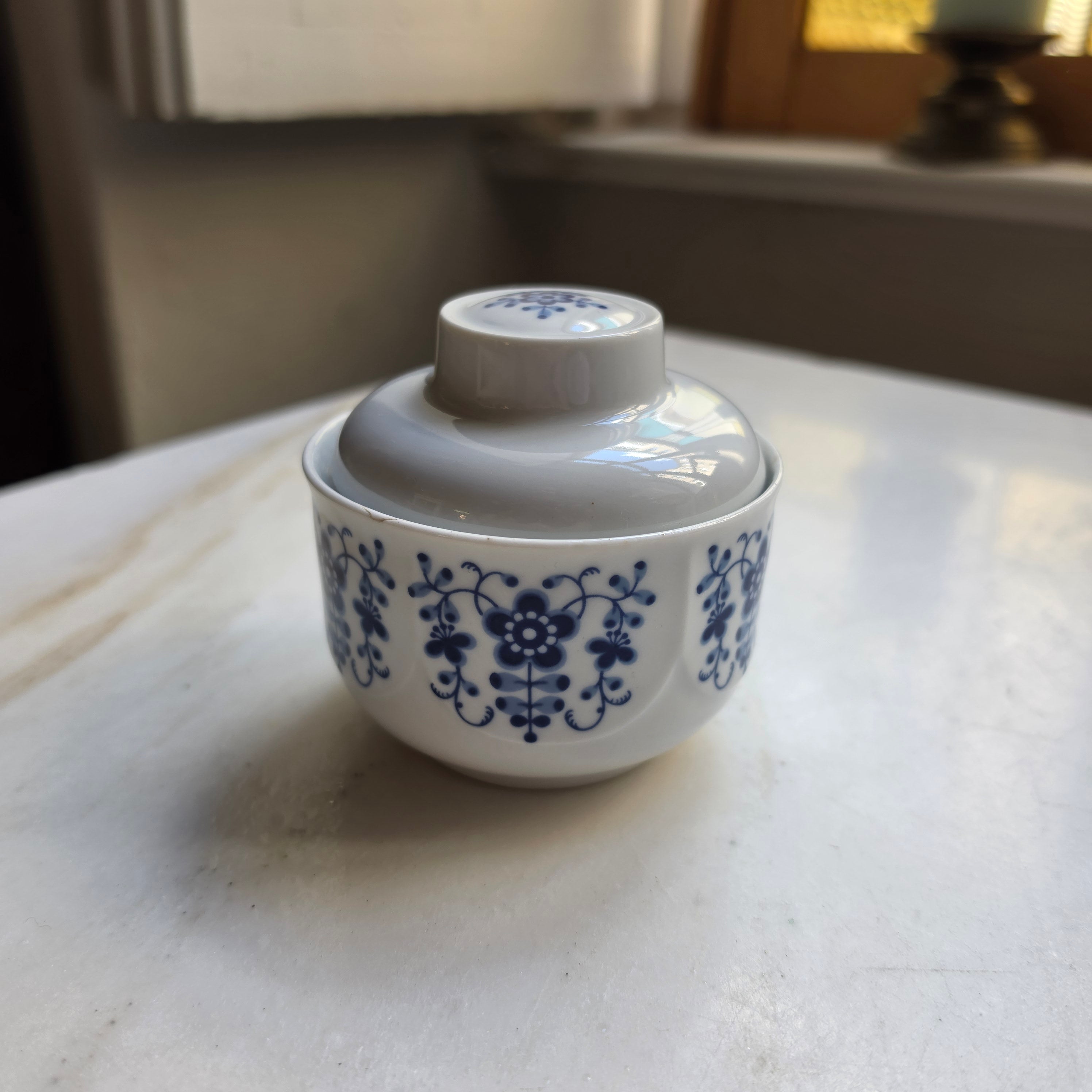 Vintage Henneberg Porzellan Zuckerdose blau weiß Blumendekor