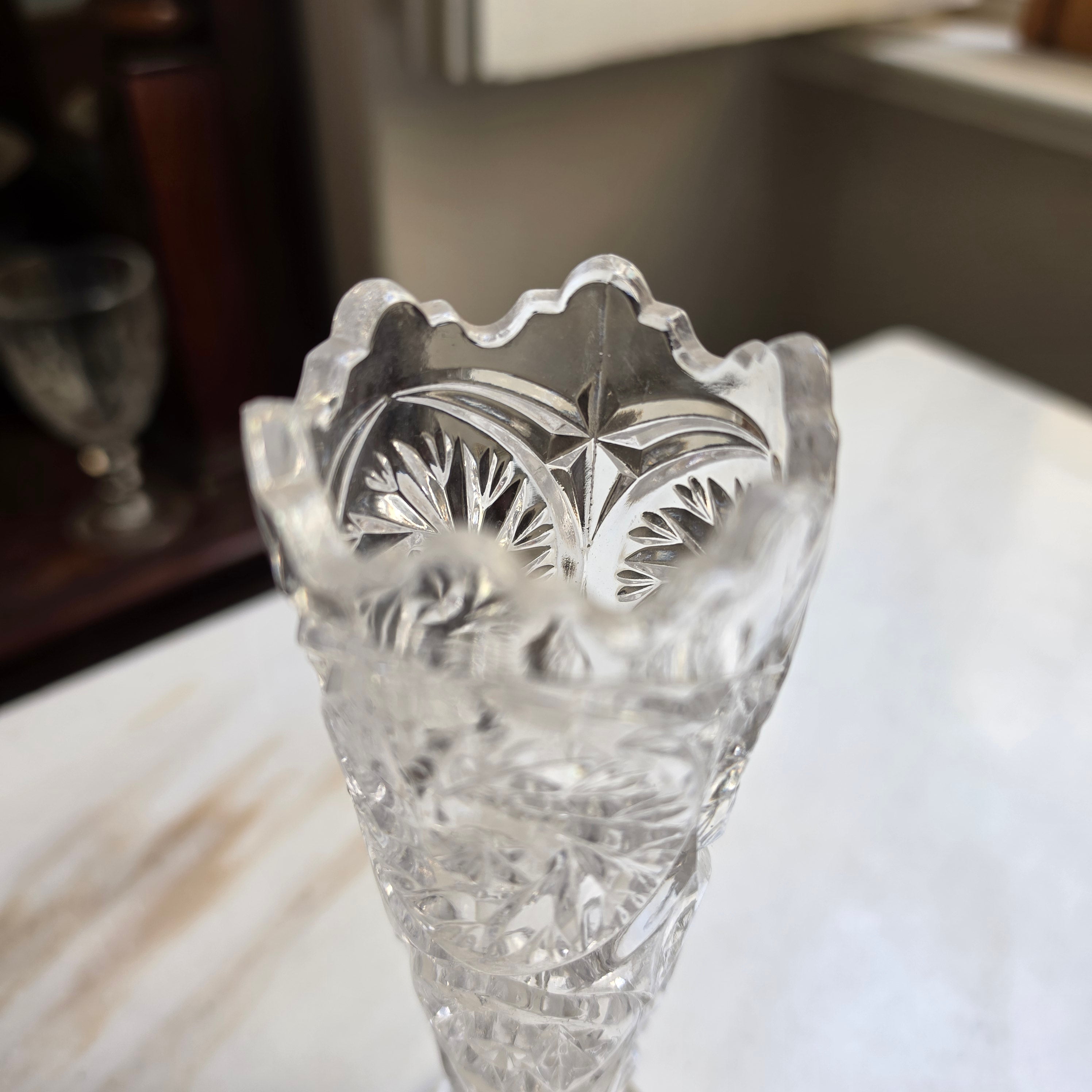 Vintage kleine Bleikristall Vase auf Fuß