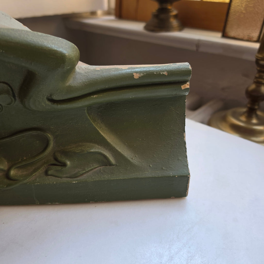 Antike Kachelofen Krone Jugendstil grün Dekoration Sims