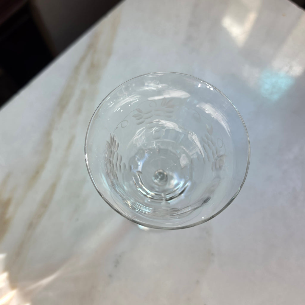 Elegantes Vintage Kristallglas mit Weintrauben-Gravur – Handgeschliffen
