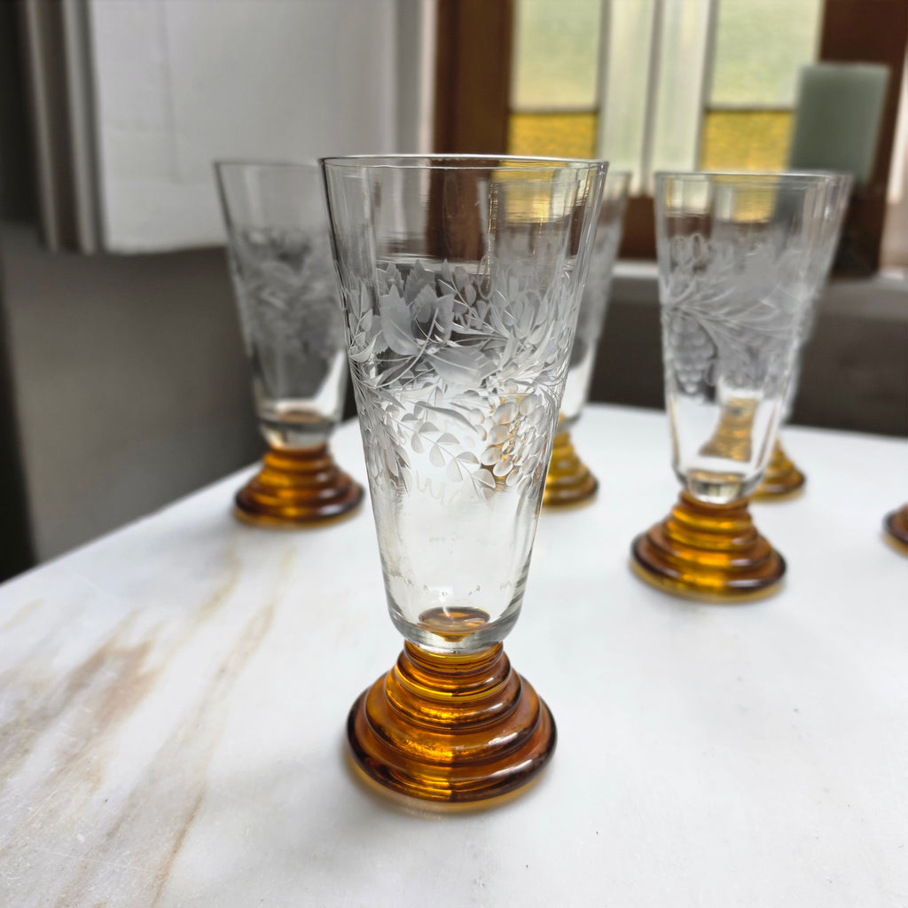 Antike Art Déco Likör- oder Weingläser (6er Set) – Bernstein-Fuß & feiner Schliff