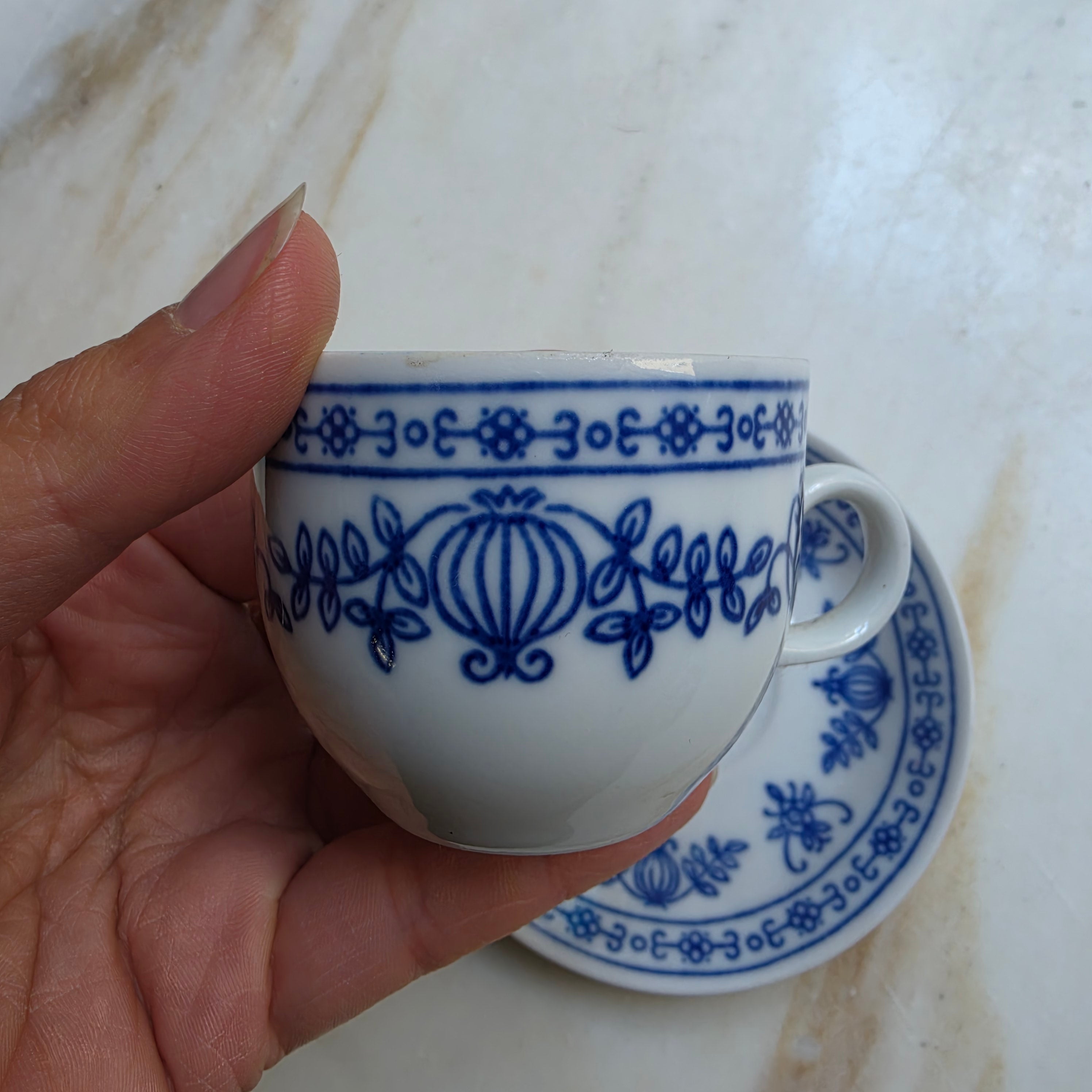 1x Kahla GDR Zwiebelmuster Kobaltunterglasur Mokkatasse mit Untertassen Vintage blau weiß