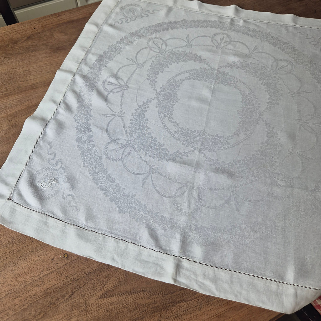 Antike Jugendstil Mitteldecke / Serviette mit Monogramm R.S weiß Damast
