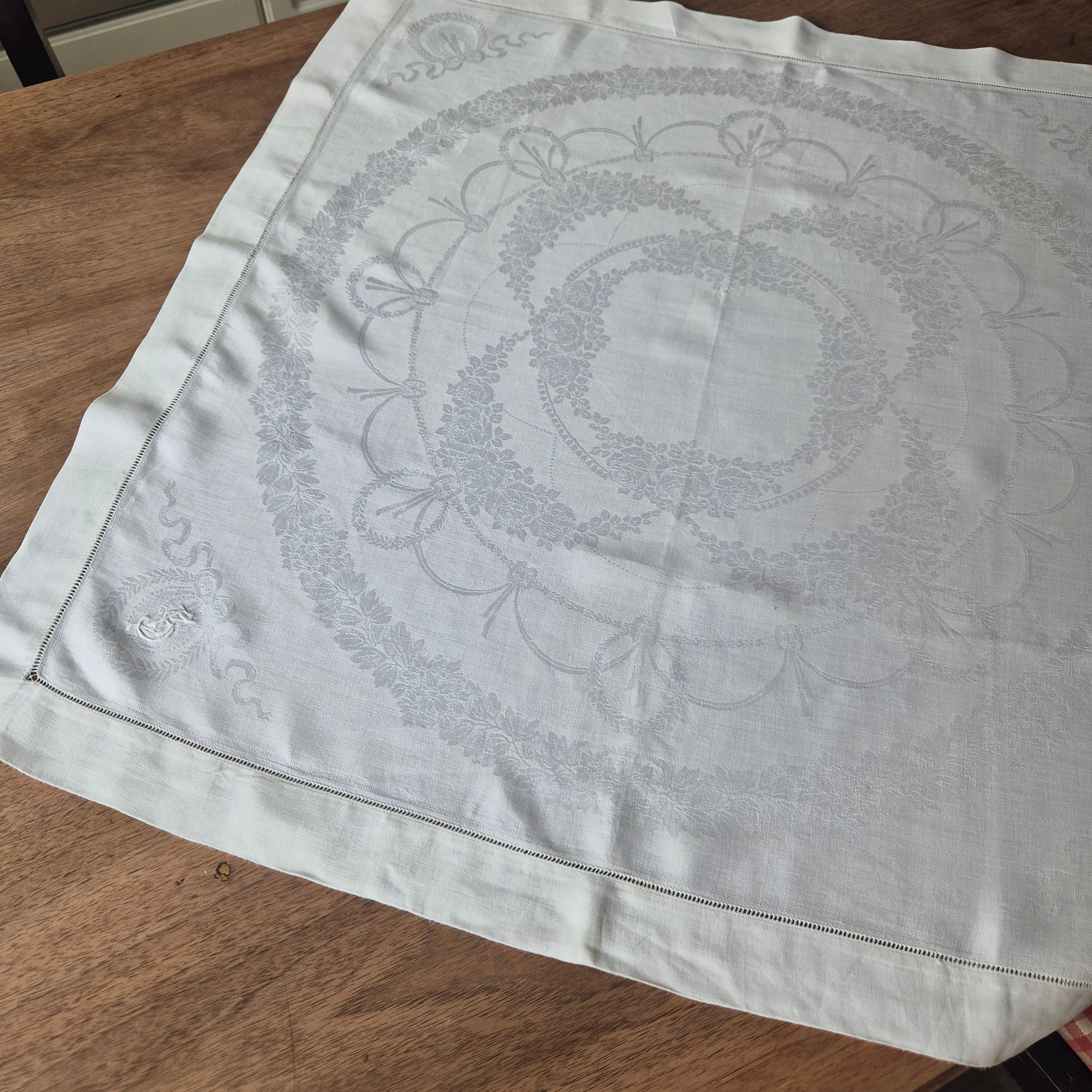 Antike Jugendstil Mitteldecke / Serviette mit Monogramm R.S weiß Damast