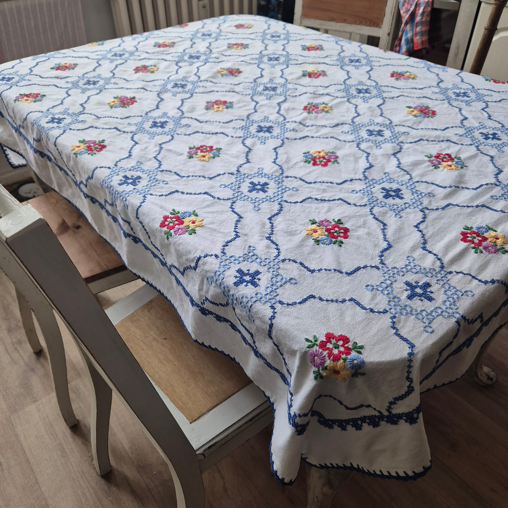 Antike Vintage Tischdecke blau weiß 125x160cm bestickt mit Rosen