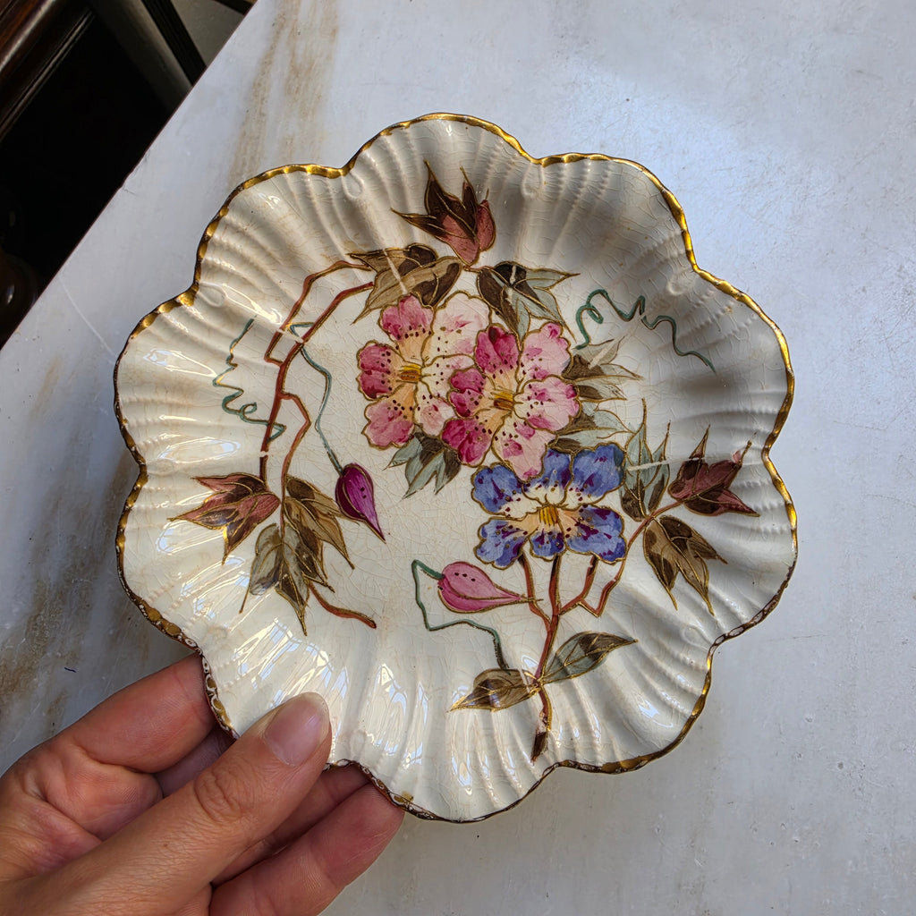 Antiker handbemalter Porzellanteller mit Blumenmalerei Goldrand um 1900
