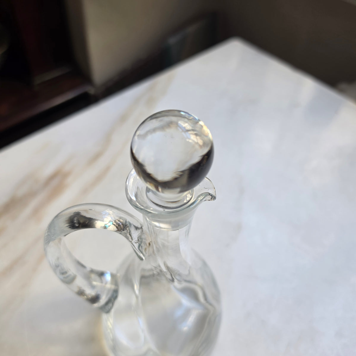 Elegante Glaskaraffe mit Henkel & Kugelstopfen – Zeitloses Design für Essig, Öl & Likör
