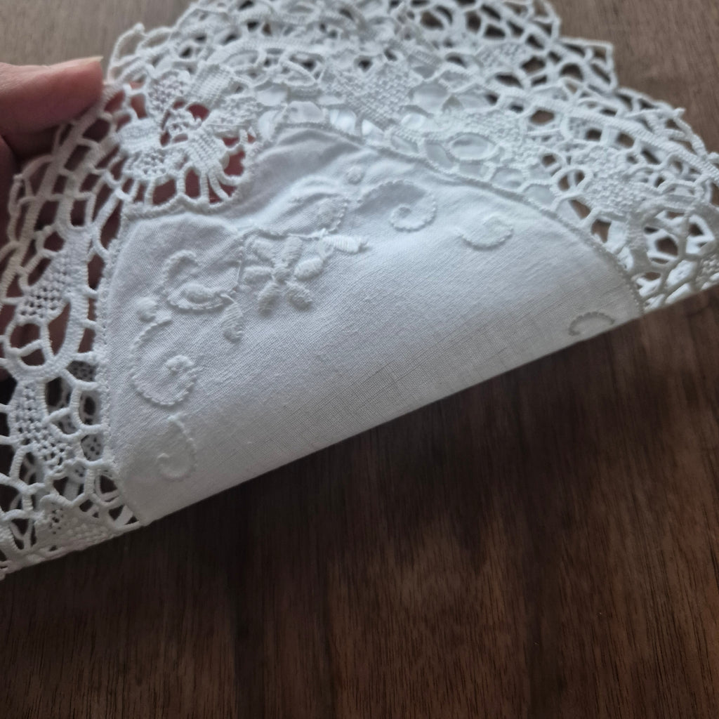 Antikes französisches kleines Deckchen weiß geklöppelt Baumwolle 32x22cm ♡