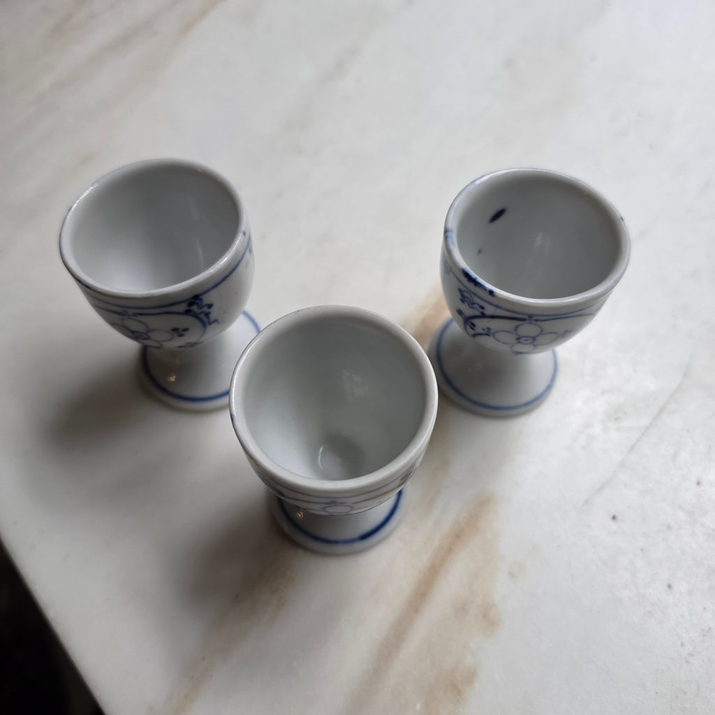 3er-Set Eierbecher aus Porzellan – Klassisches Blau-Weiß-Muster Strohblume
