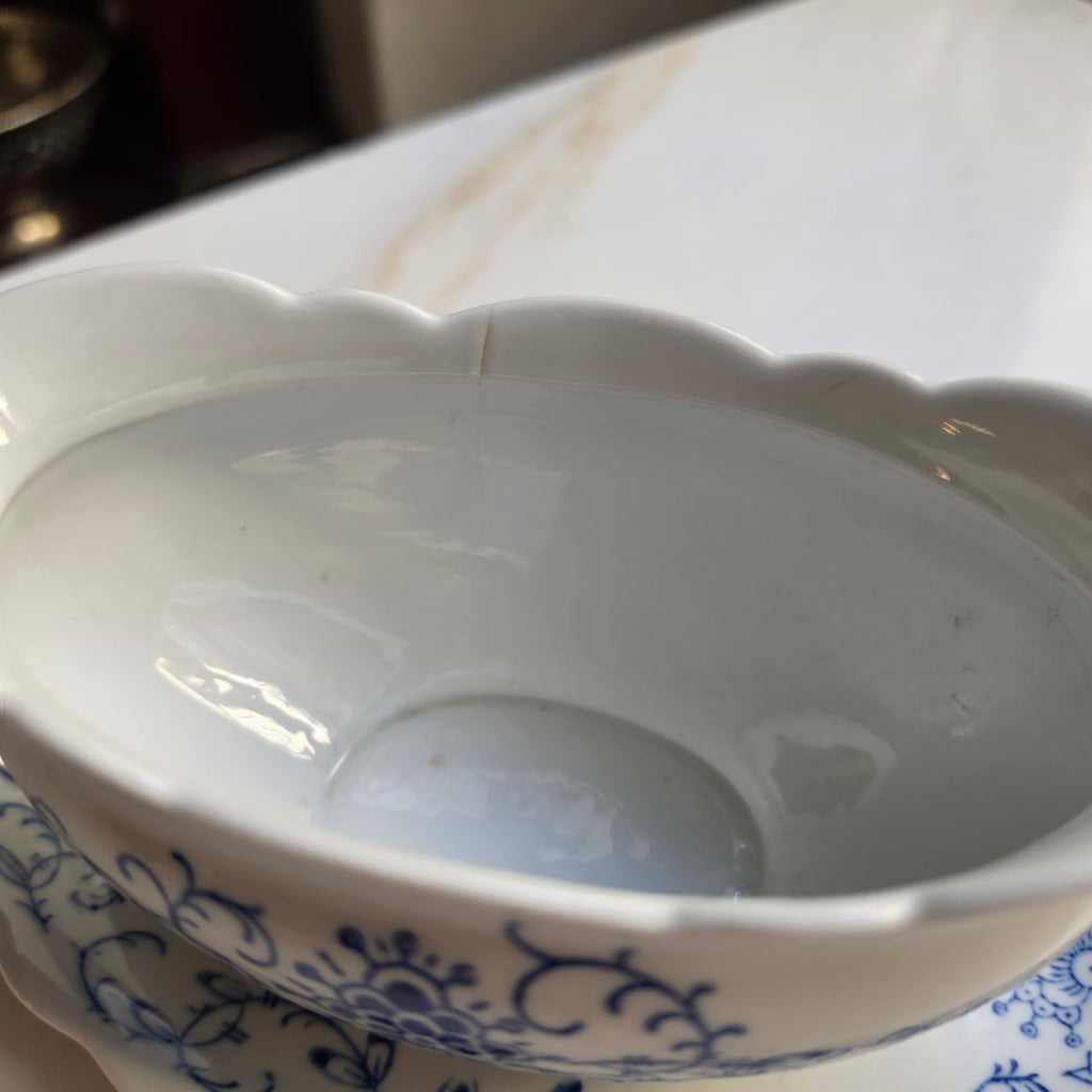Antike Sauciere blau weiß mit festem Unterteller Porzellan Kalk in Eisenberg/Thüringen
