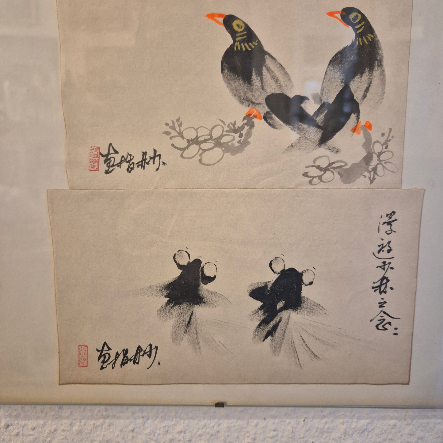 3 kleine chinesische Tuschemalereien im Stil von Qi Baishi - Goldfische , Vögel, Frau sitzend