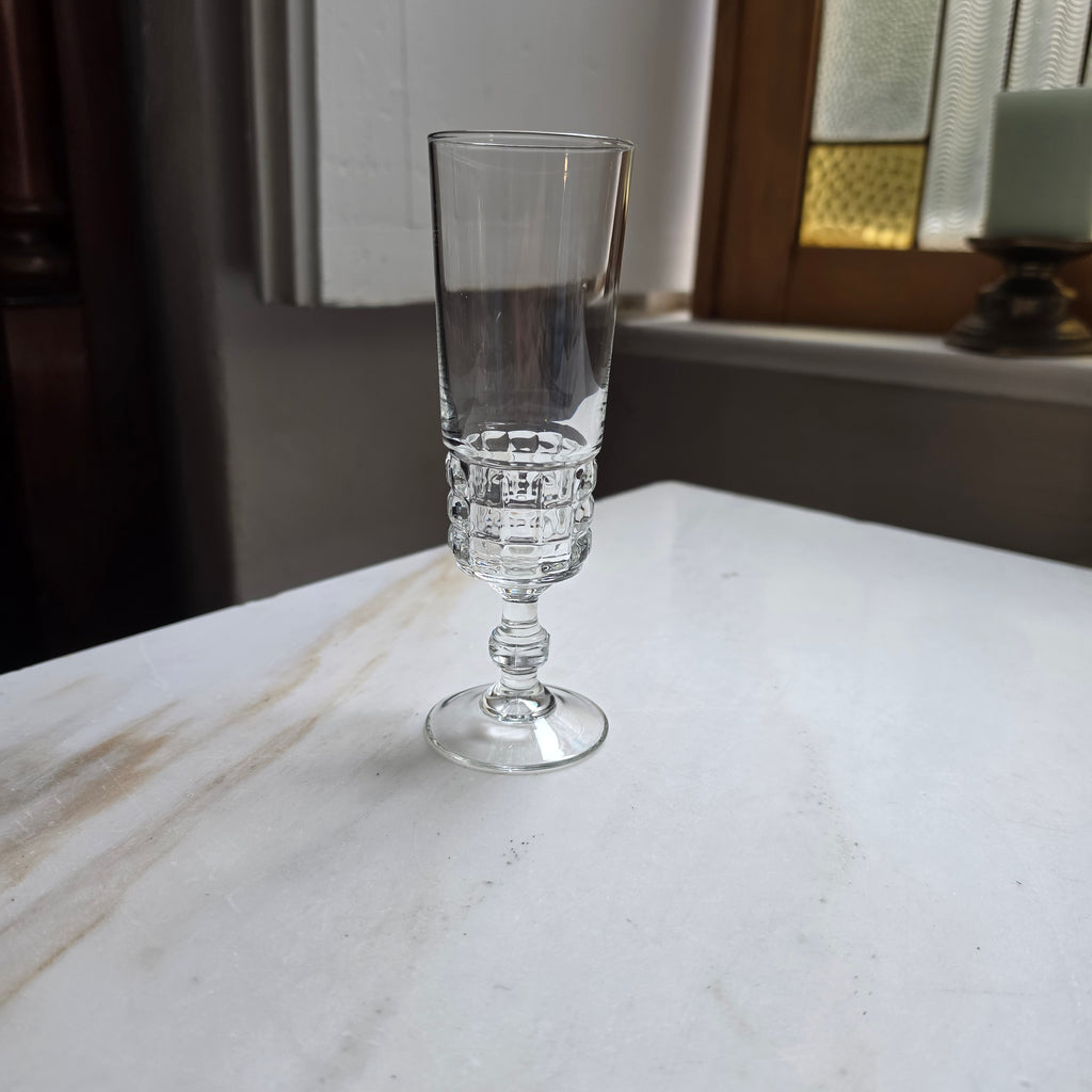 Eleganter Vintage-Likörkelch aus Kristallglas mit Schliffmuster