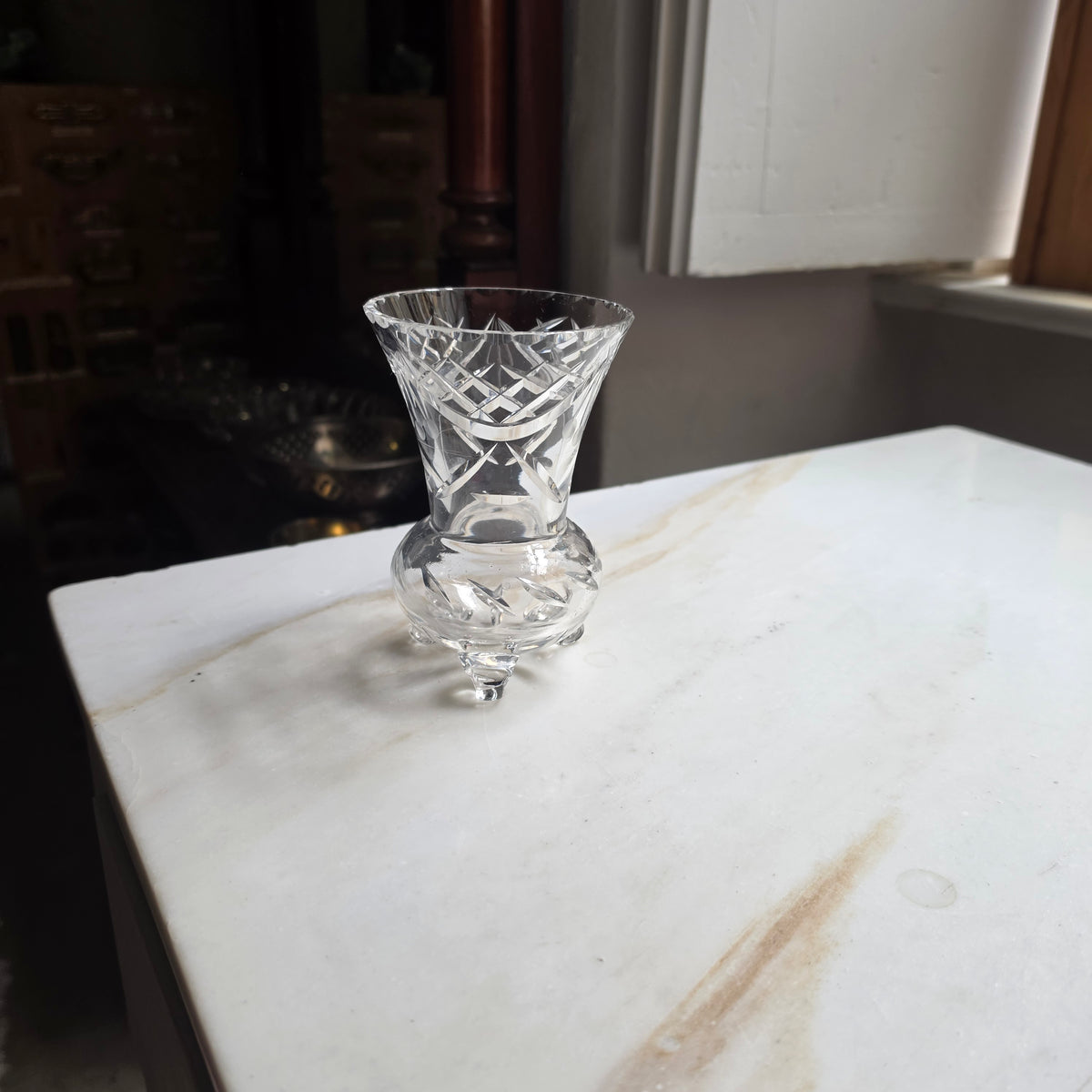 Edle Vintage Kristallvase mit Schliffmuster & Füßchen – Elegante Tischdekoration