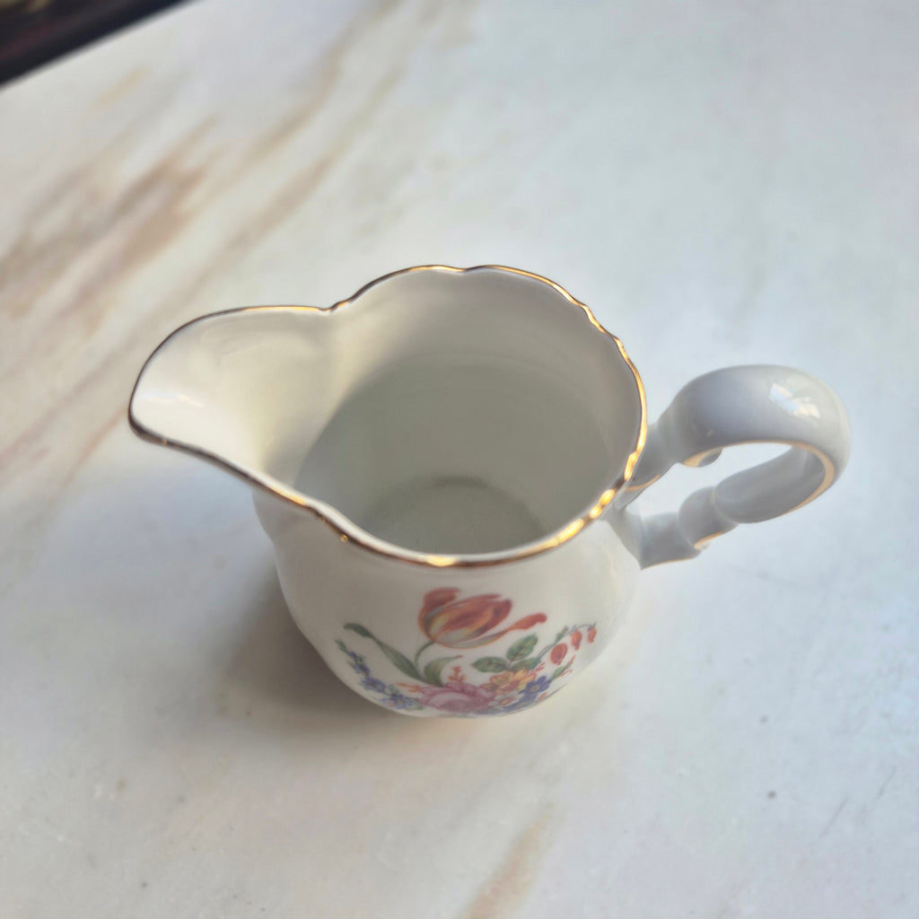 Antikes kleines Milchkännchen von Bavaria Porzellan Germany mit Blumendekor Tulpe