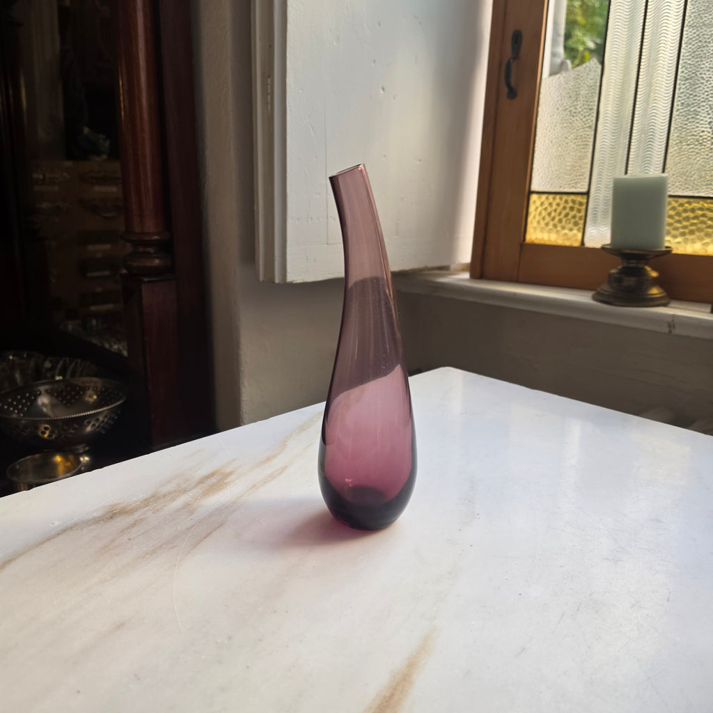 Moderne Mundgeblasene Glasvase in Trompetenform – Amethyst-Farbverlauf