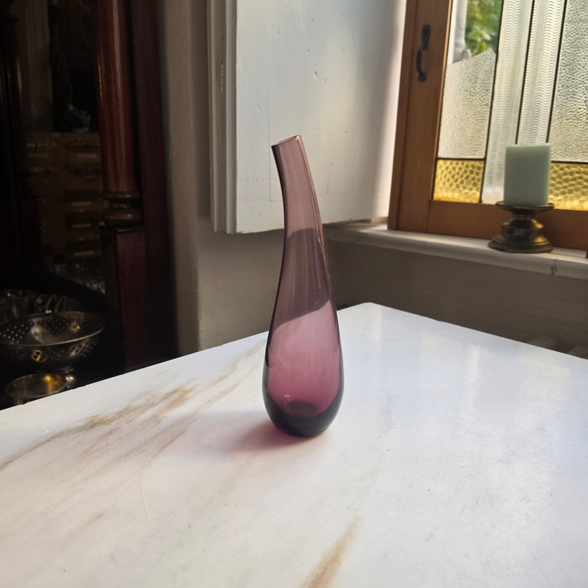 Moderne Mundgeblasene Glasvase in Trompetenform – Amethyst-Farbverlauf