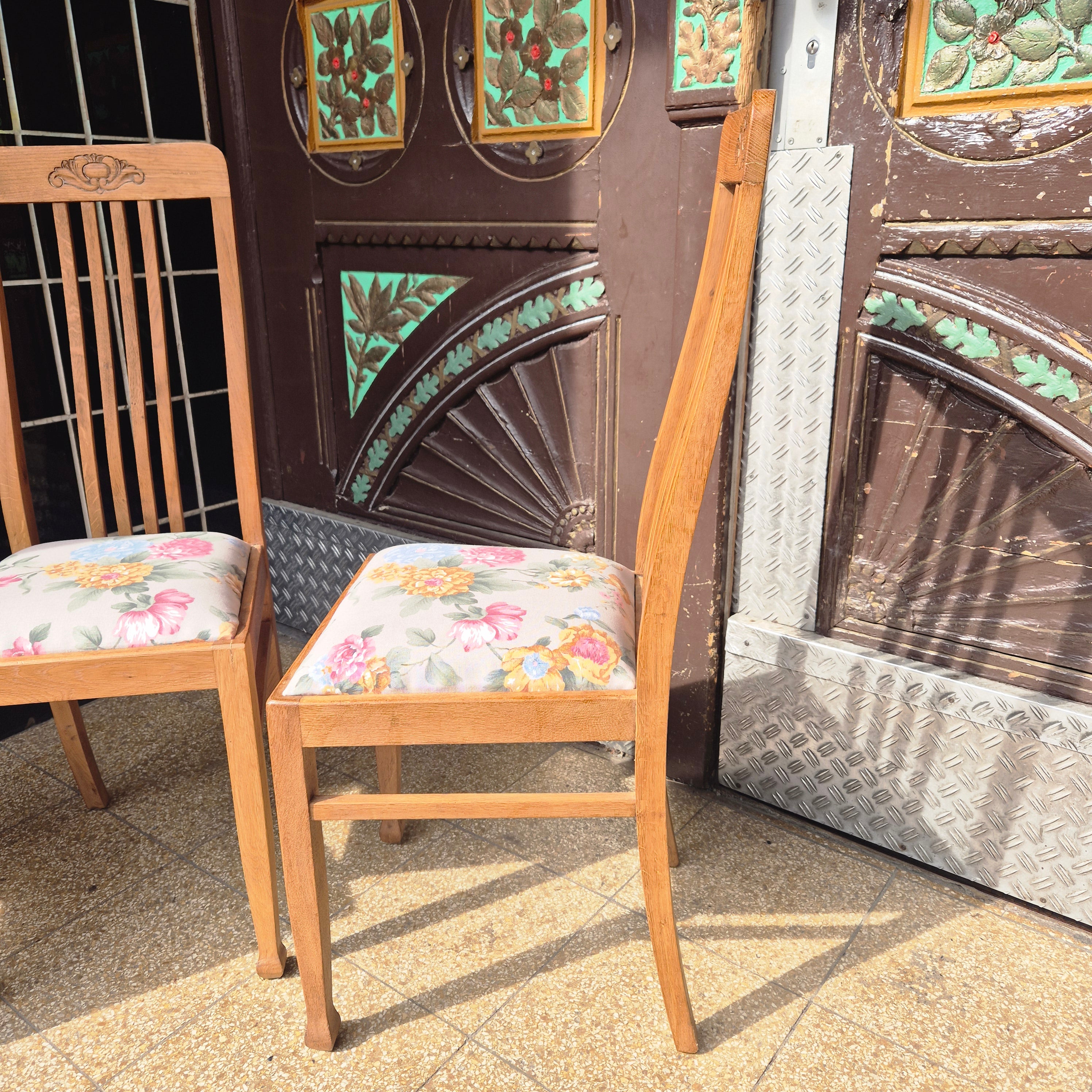 Jugendstil Stuhl Eiche Vollholz Küchenstuhl aufgearbeitet mit Blumenschnitzerein & neuem Polster