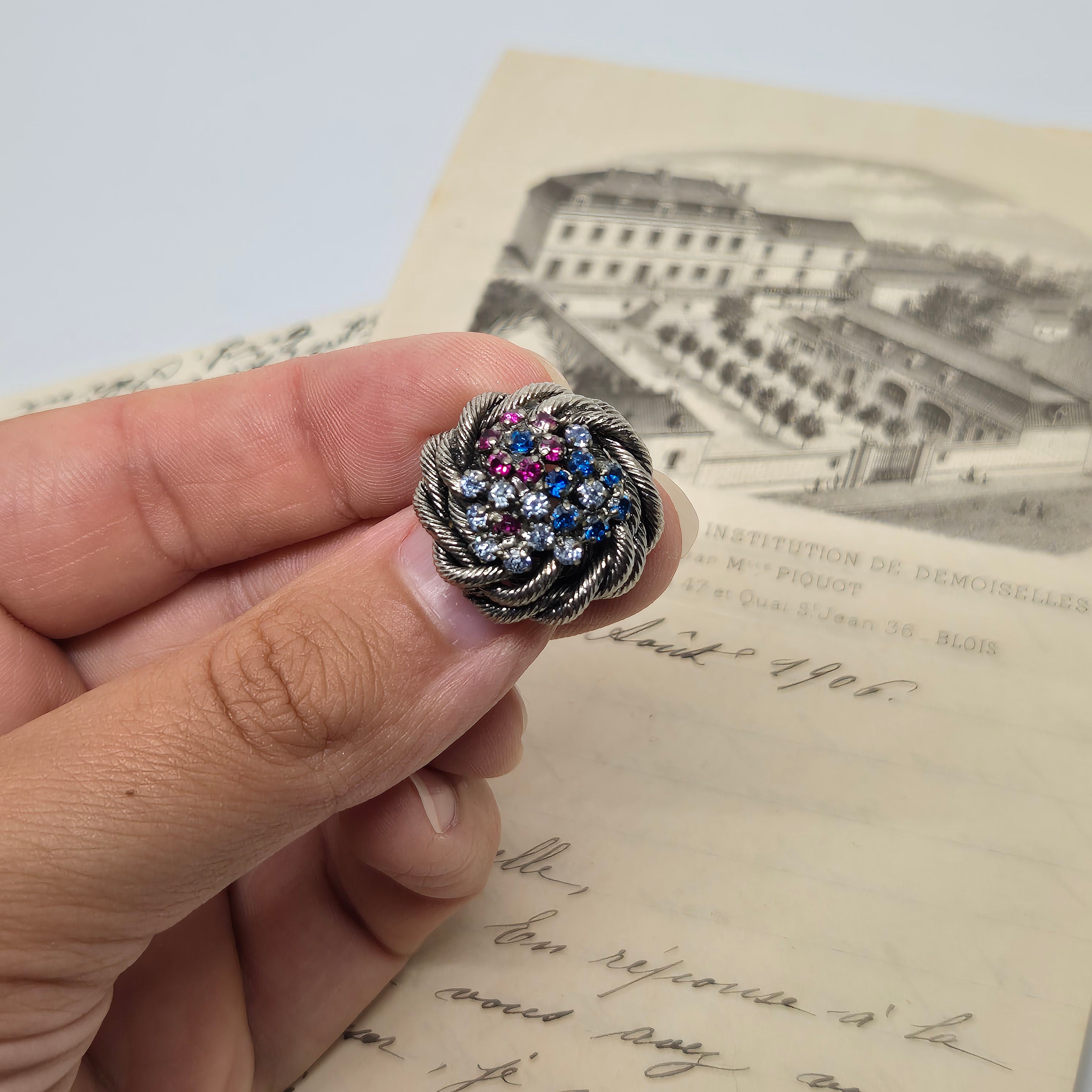 Feine kleine 50er Jahre Brosche Silber Kranz mit Blumen und Farbigen Strasssteinen