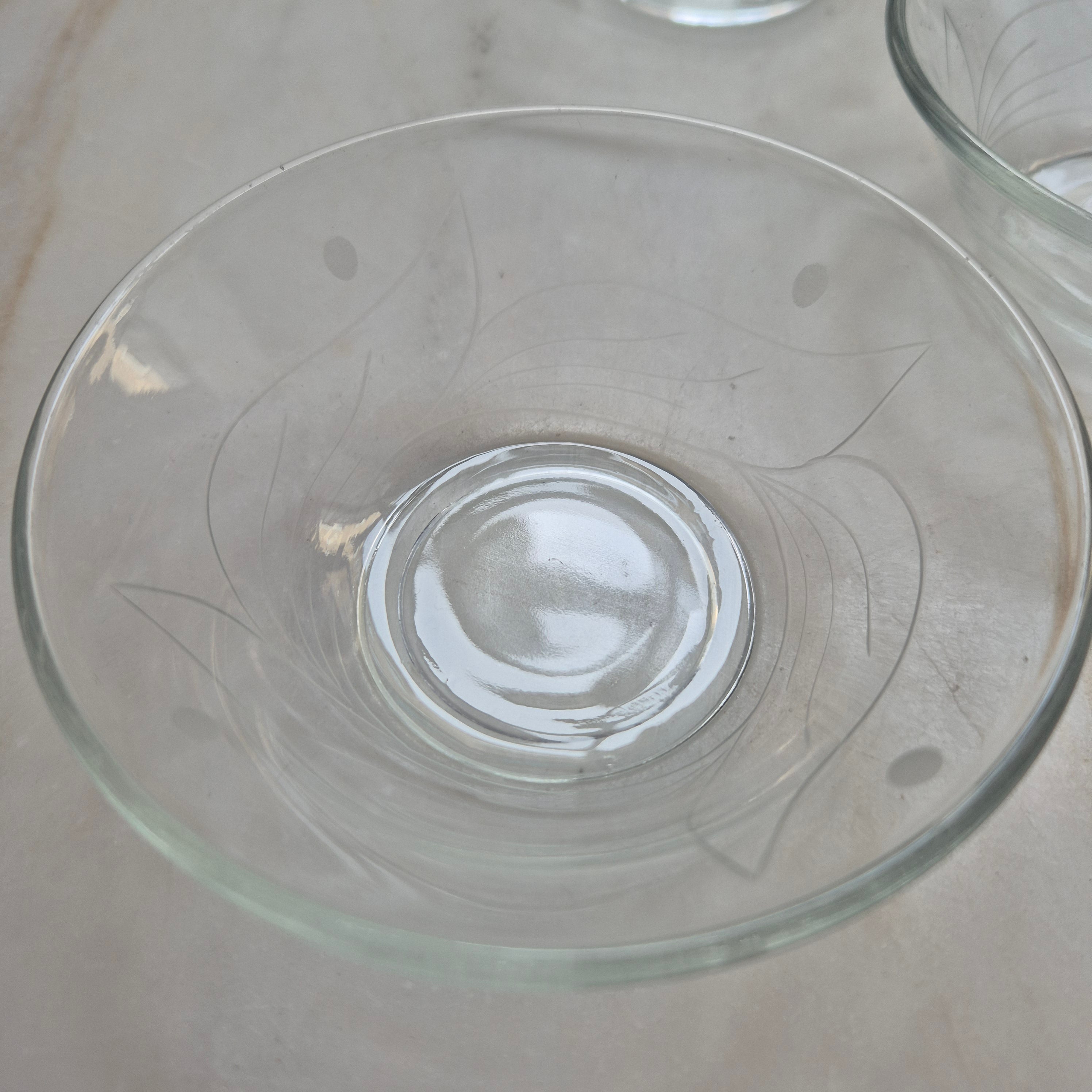 5x Vintage Glasschalen zum Servieren - kleine Schälchen - mit geschliffenem Motiv