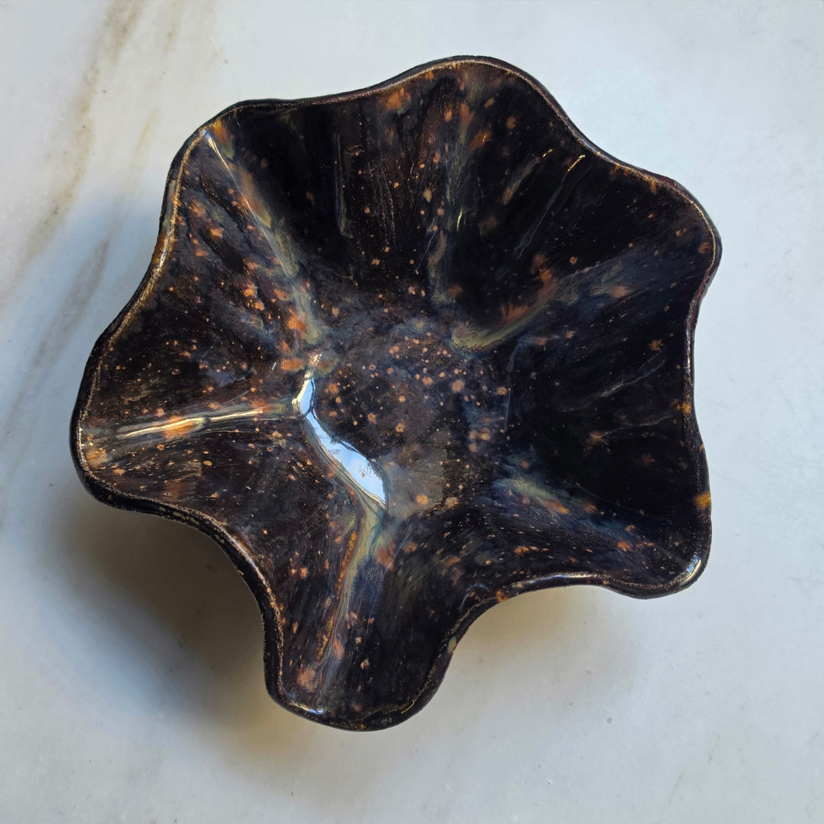 Handgefertigte Keramikschale „Cosmic Bloom“ – Unikat mit Effektglasur