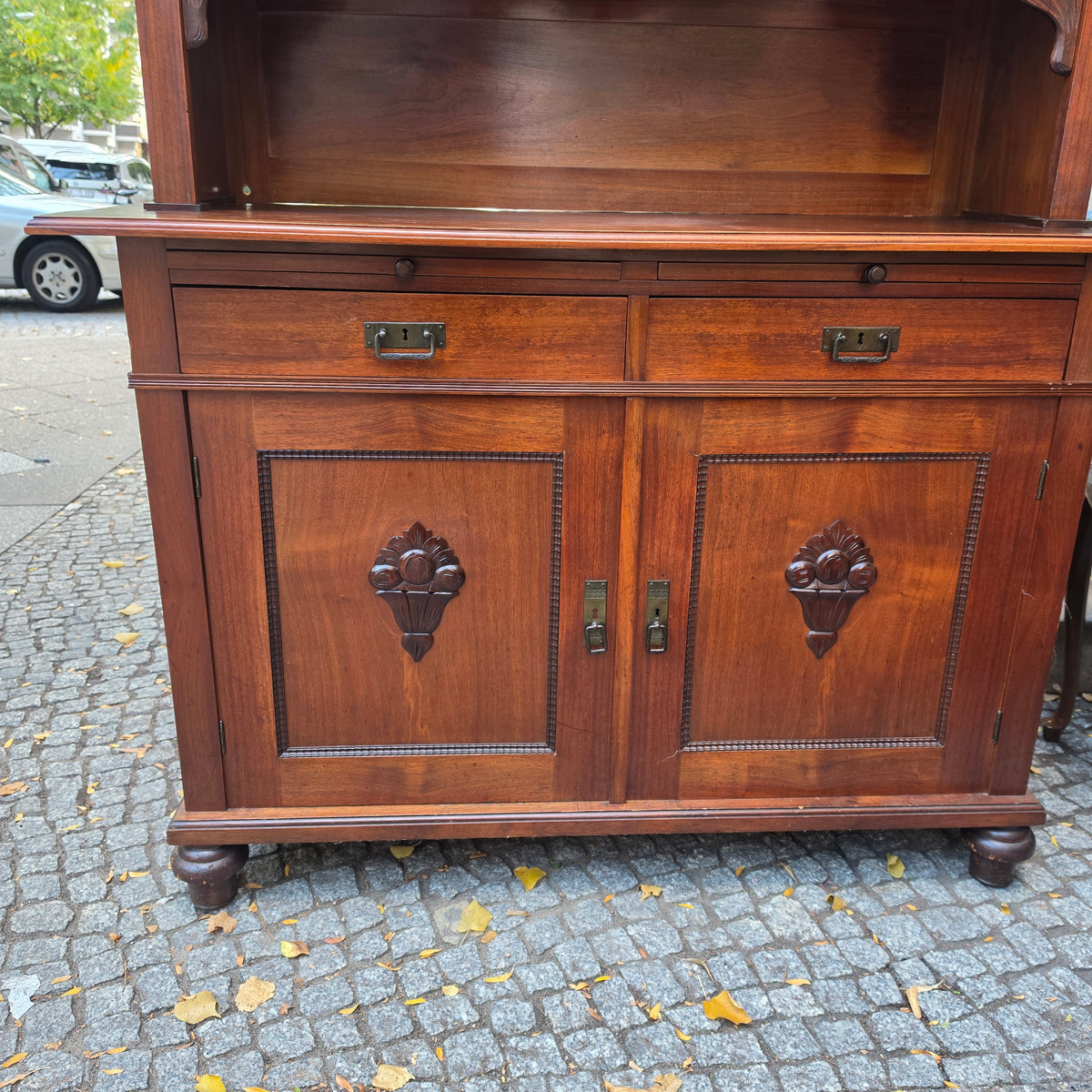 Antikes Küchenbuffet aus Echtholz – Jugendstil Anrichte mit Vitrine & Schnitzereien