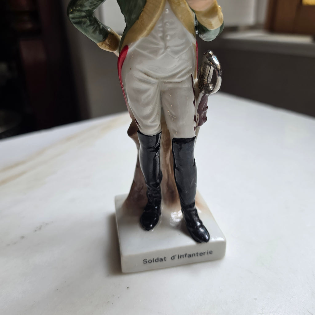 Sammelfigur Porzellan: „Soldat d'Infanterie“ – Offizier mit Pfeife & Säbel