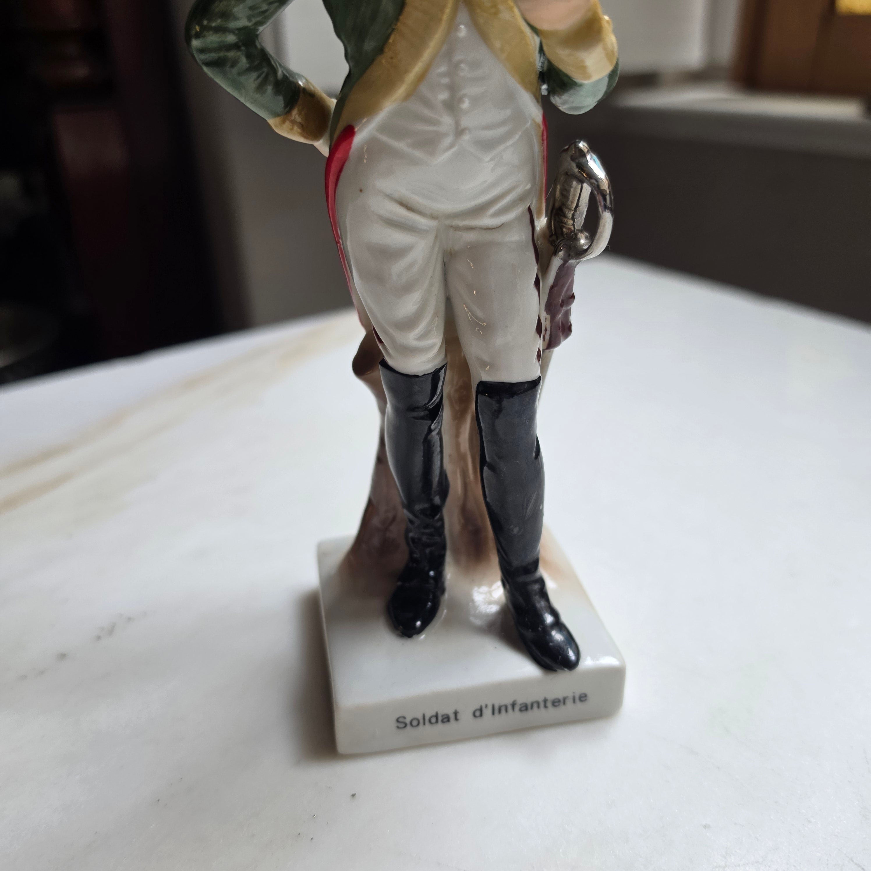 Sammelfigur Porzellan: „Soldat d'Infanterie“ – Offizier mit Pfeife & Säbel
