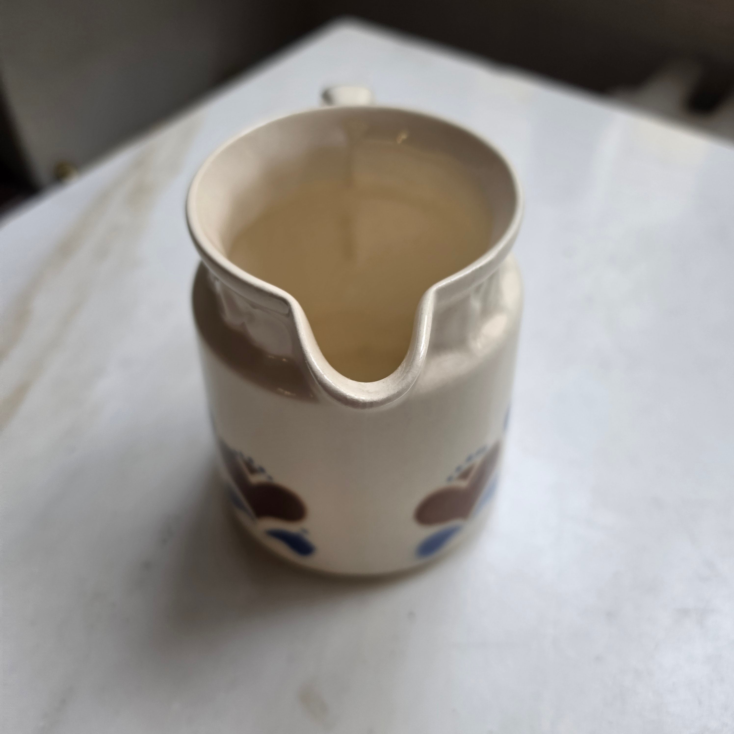 Vintage Keramik - Milchkännchen mit Herz-Dekor – Wächtersbach Stil (Braun/Blau)