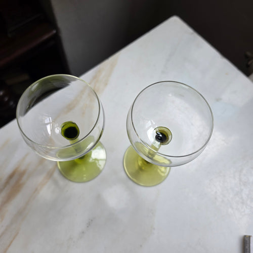 2x Vintage Römer Gläser mit olivengrünem Stiel