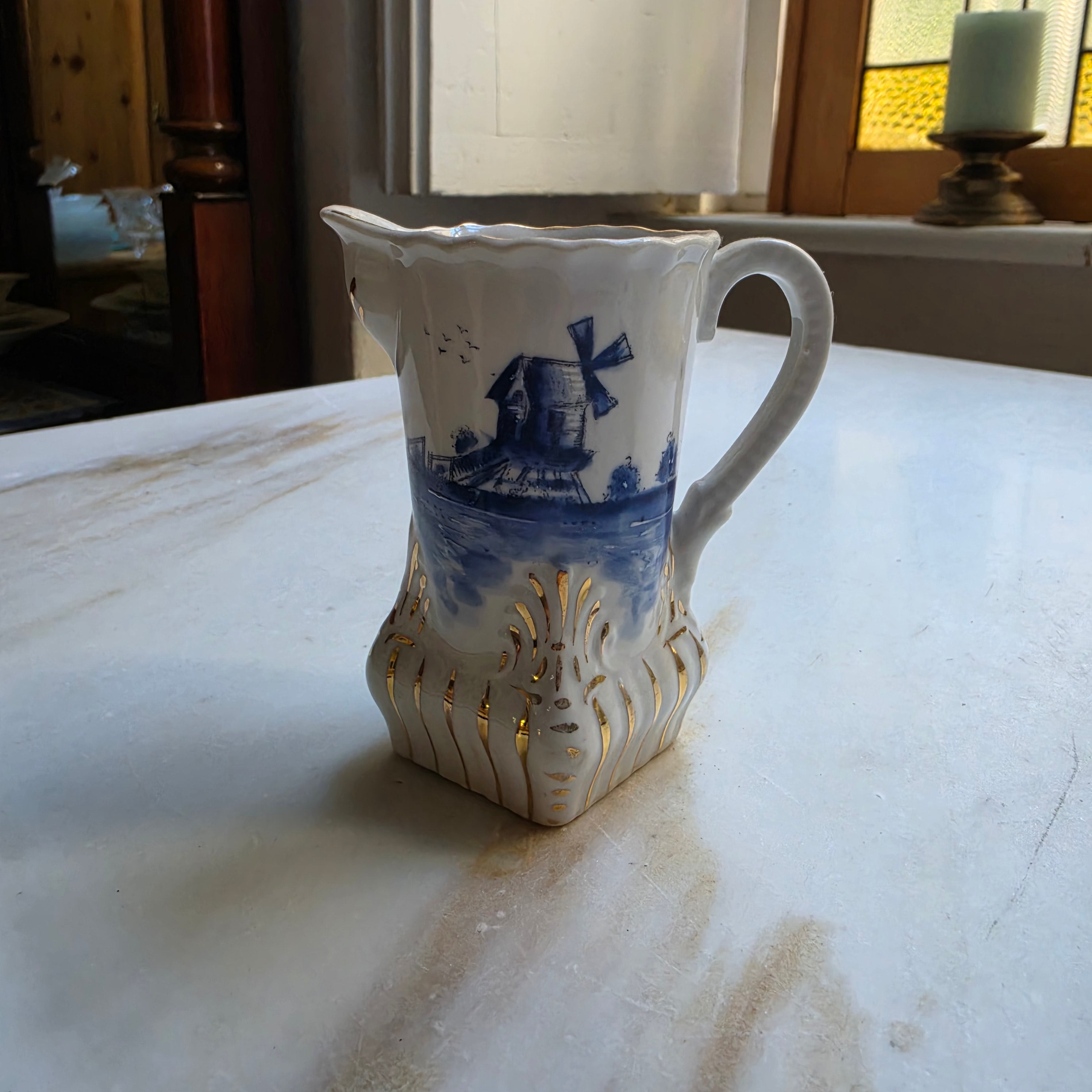 Sehr altes handbemaltes Milchkännchen Milchkanne Porzellan Weiß/Blau Holland Mühlen