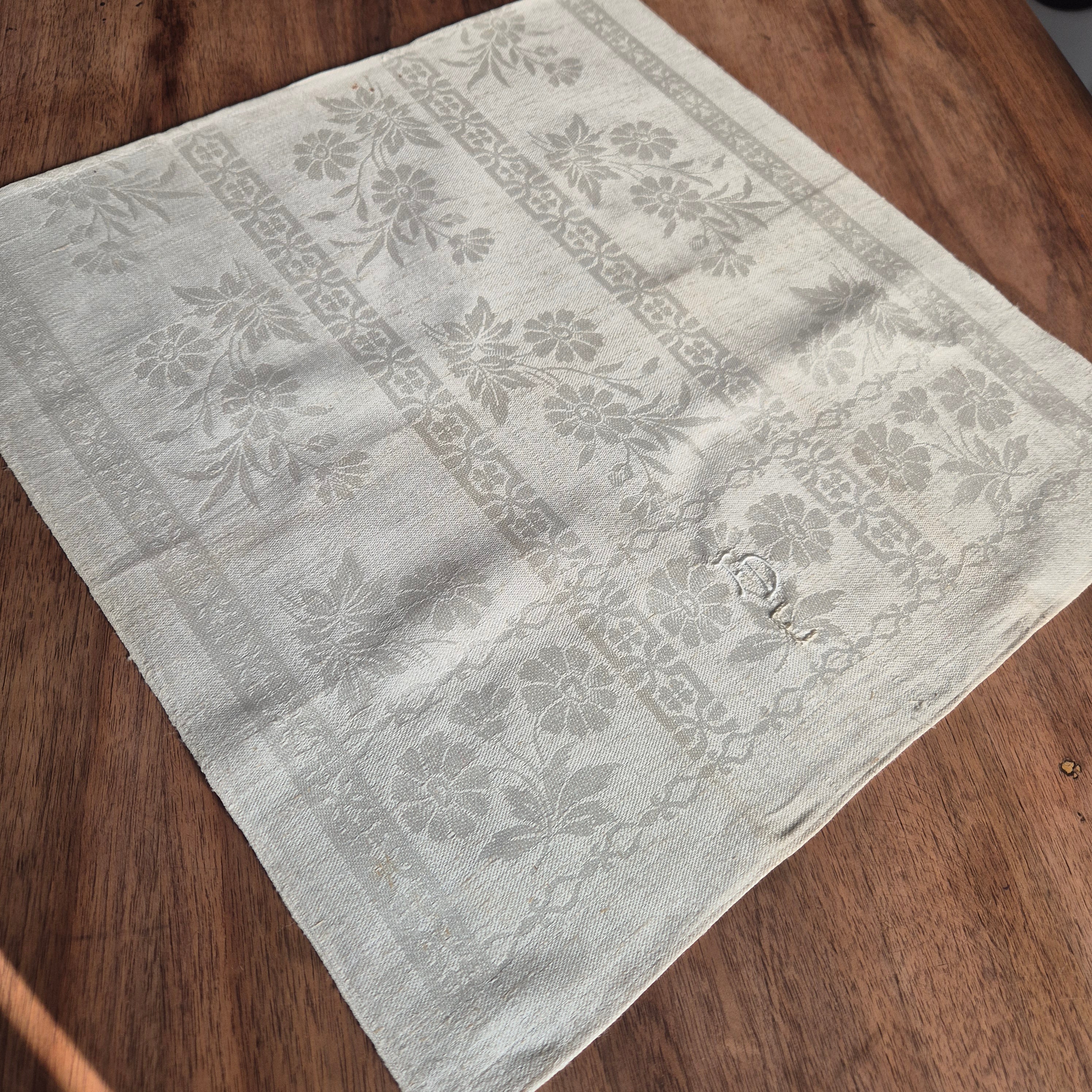 Antikes kleines Jugendstil Damast Küchen-&Geschirrtuch Monogramm F.D.E beige