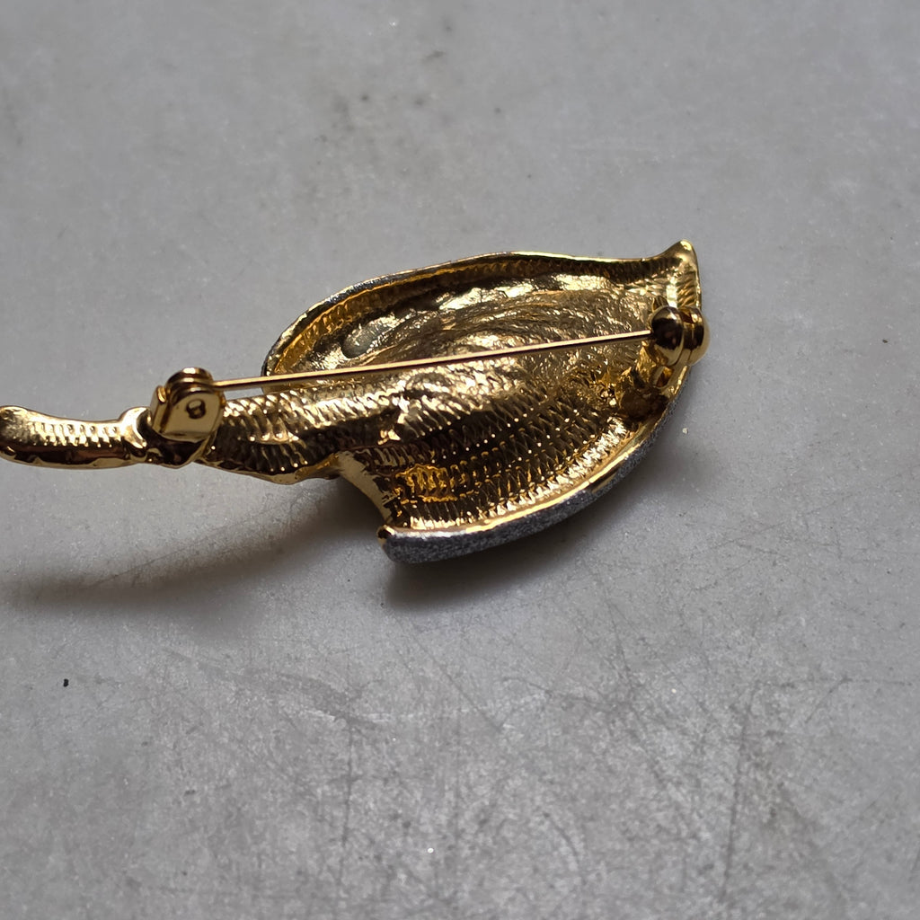Elegante Zweifarbige Calla-Lilien-Inspirierte Brosche – Gold & Glitzer-Silber