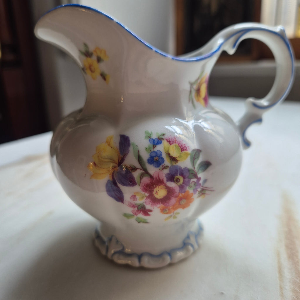 Antikes Porzellan Milchkännchen "Gebrüder Schoenau" handbemalt Blumendekor