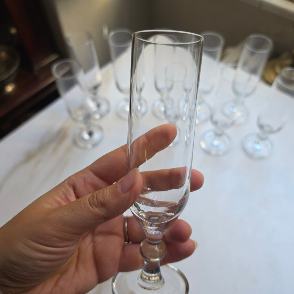 10er Set Vintage Sektflöten / Likörgläser mit Kugel-Nodus – Elegant & Zeitlos