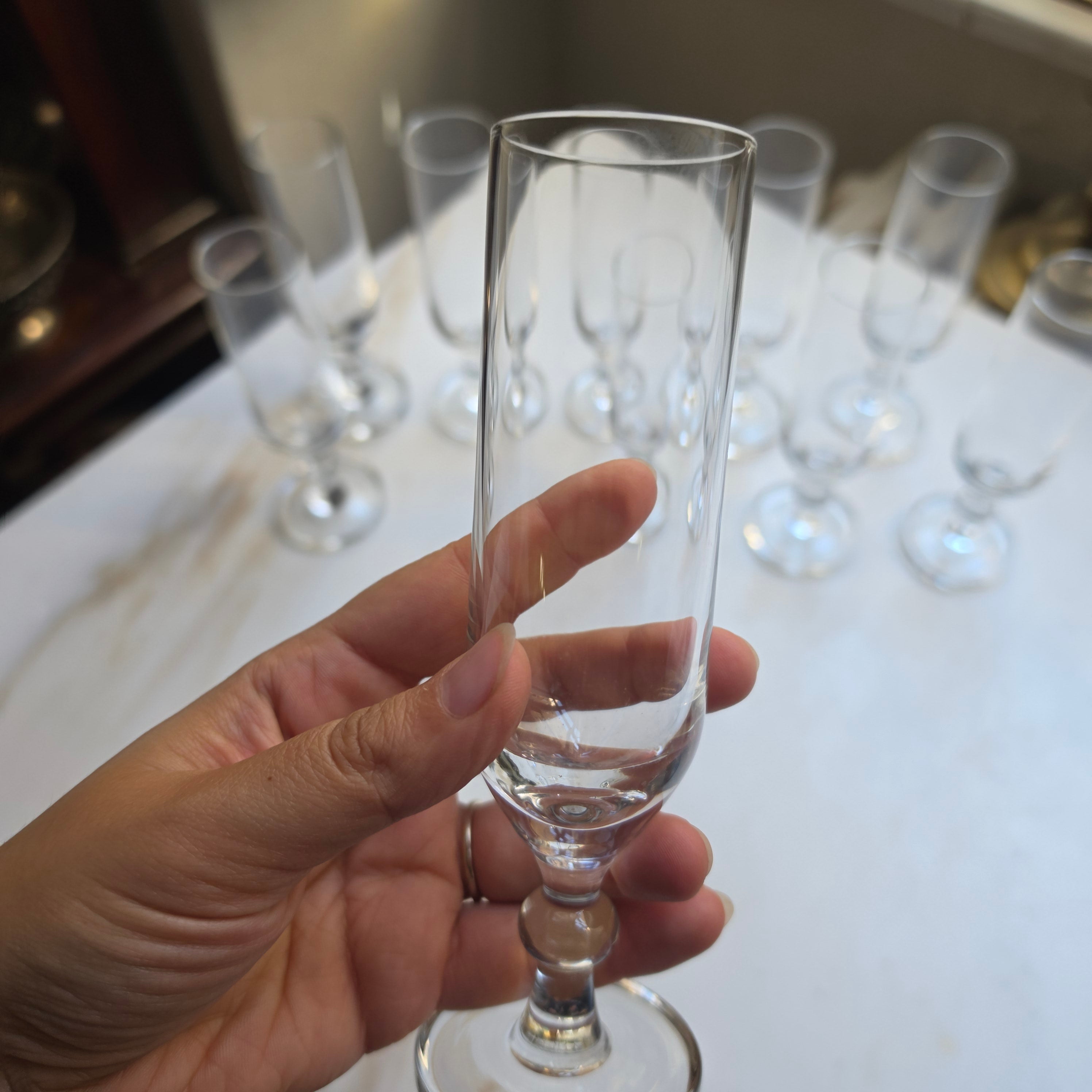10er Set Vintage Sektflöten / Likörgläser mit Kugel-Nodus – Elegant & Zeitlos