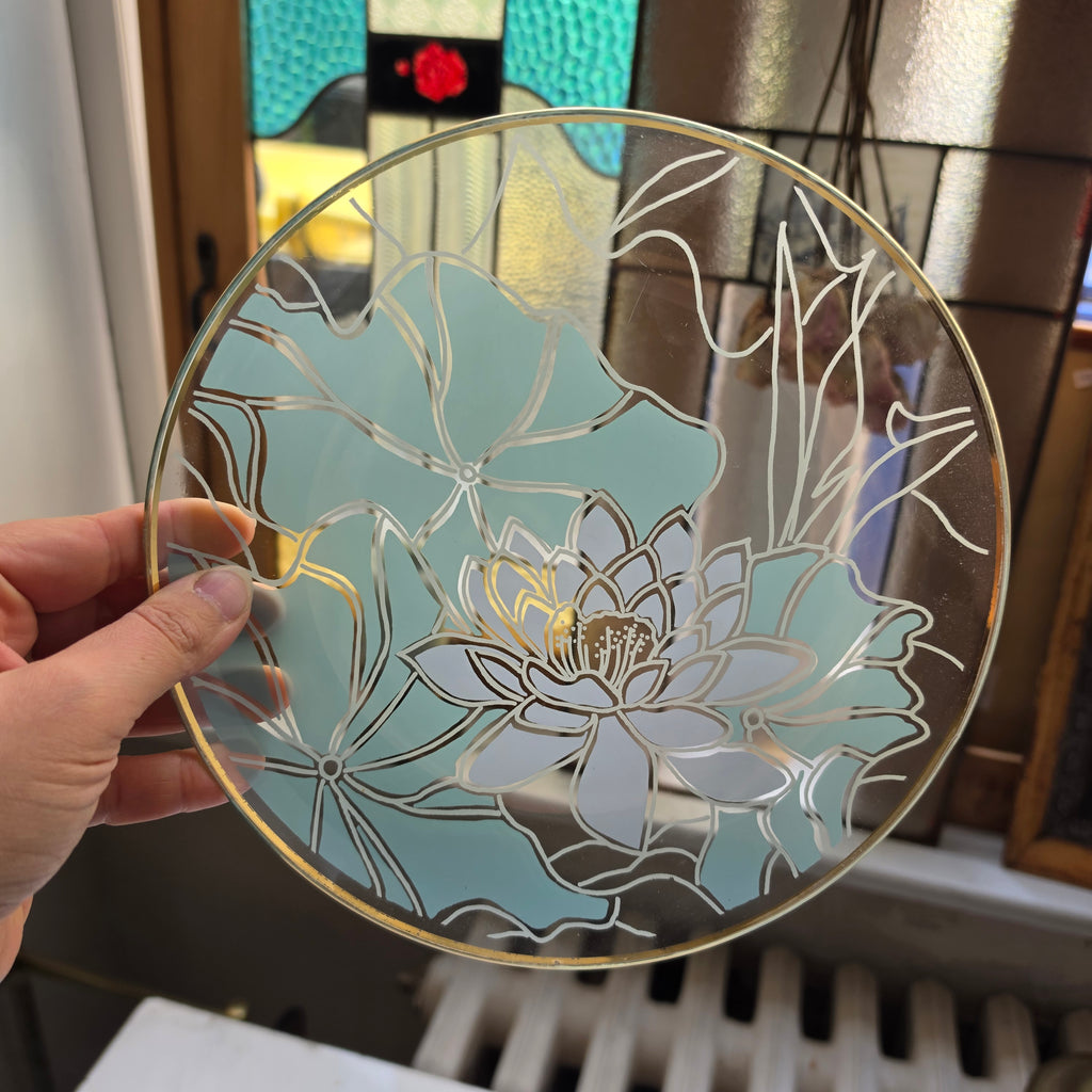 Vintage Glasteller „Lotusblüte“ – Zartes Pastell & Goldrand