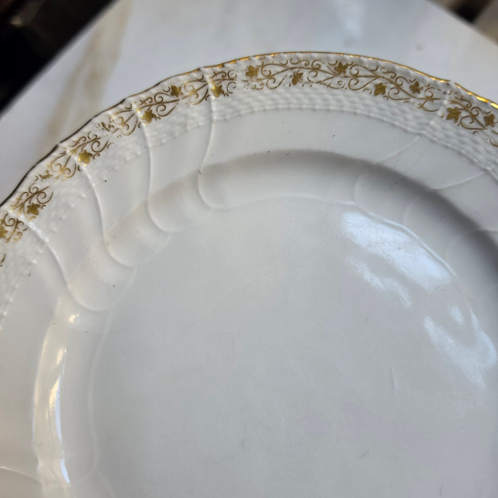 KPM Berlin Kuchenteller / Dessertteller – Porzellan mit feiner Goldstaffage & Relief