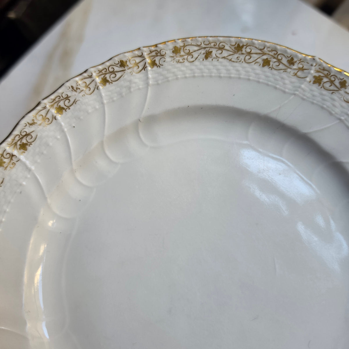 KPM Berlin Kuchenteller / Dessertteller – Porzellan mit feiner Goldstaffage & Relief