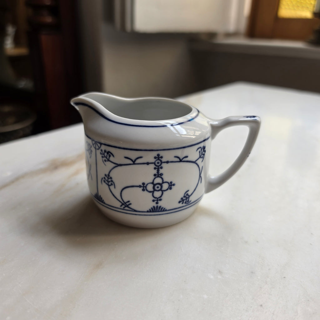 Altes Milchkännchen Sahnekännchen Blau Saks Strohblume Vintage DDR