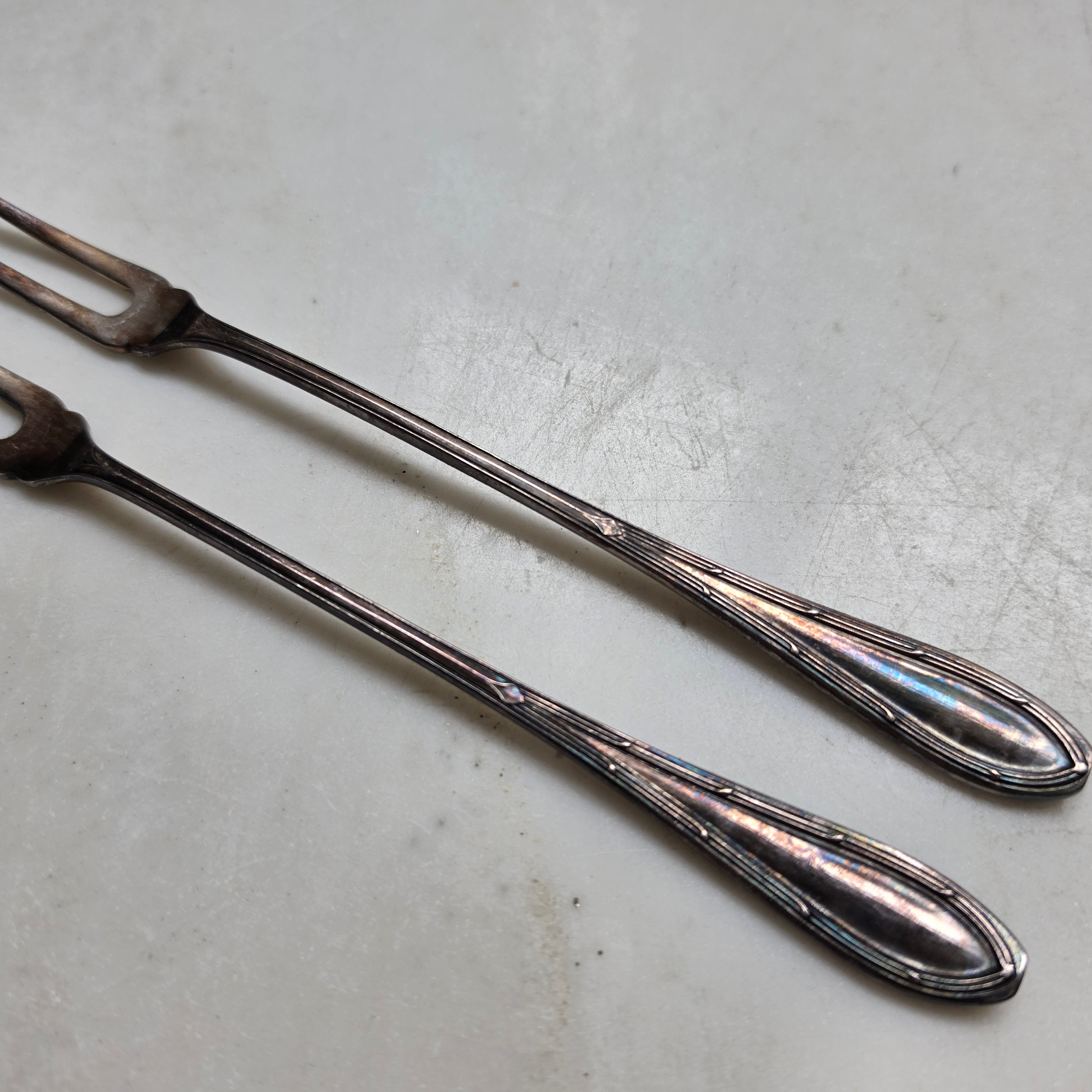 Antikes 2er-Set Aufschnittgabeln - Zitronengabeln – Versilbert mit feiner Patina