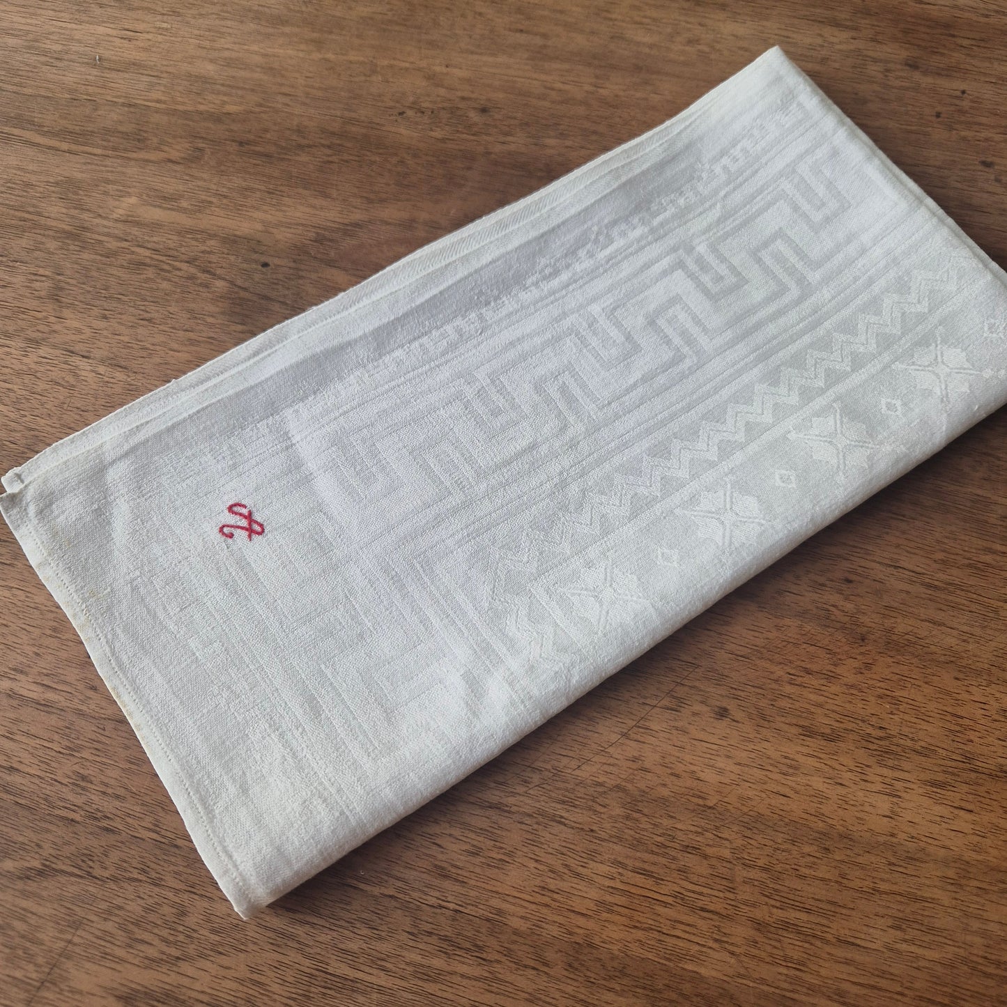 Antike Jugendstil Serviette oder Mitteldecke mit roten Monogramm A.