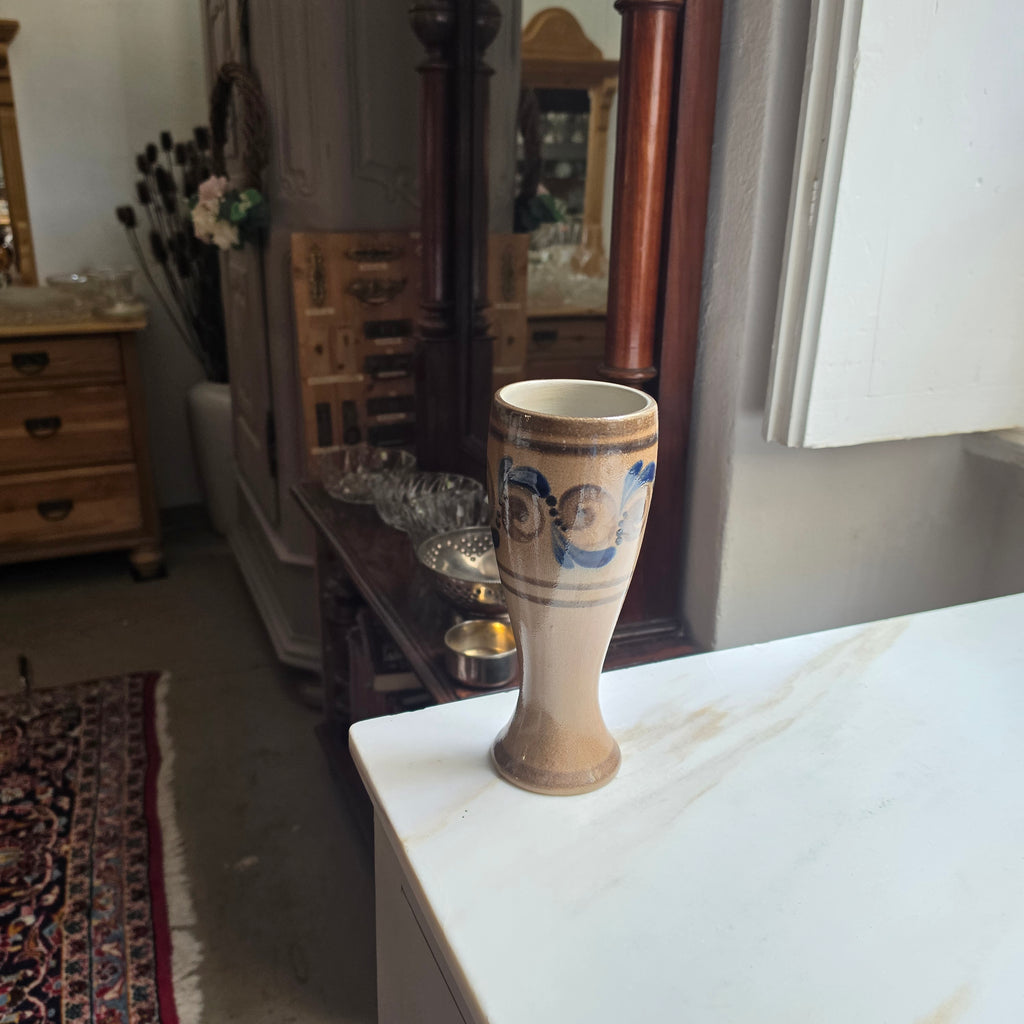 Handgemachte Vintage-Keramikvase mit blauer Ritzdekor-Malerei - Bier